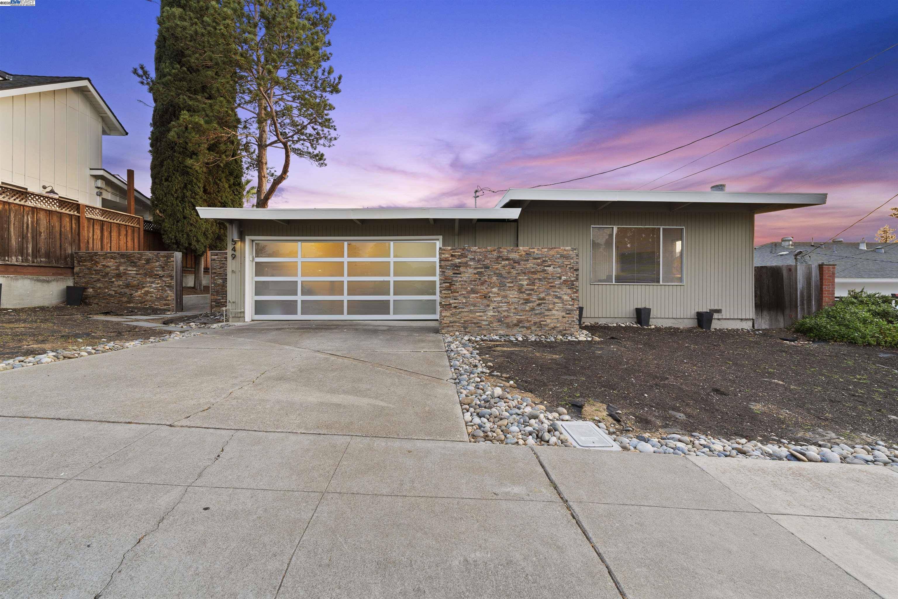 Pleasanton, CA 94566,549 E Angela Street