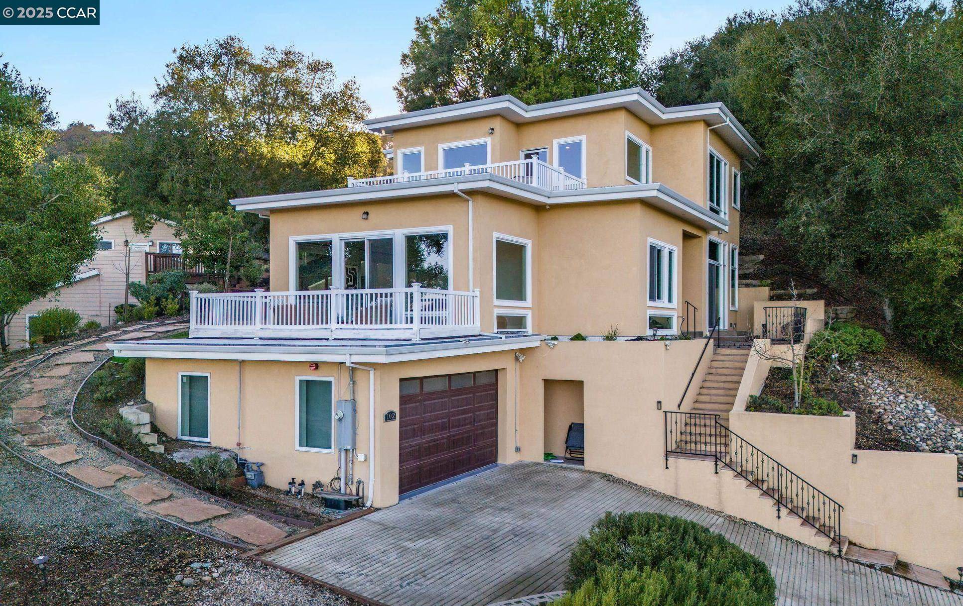 Orinda, CA 94563,102 Barbara Rd