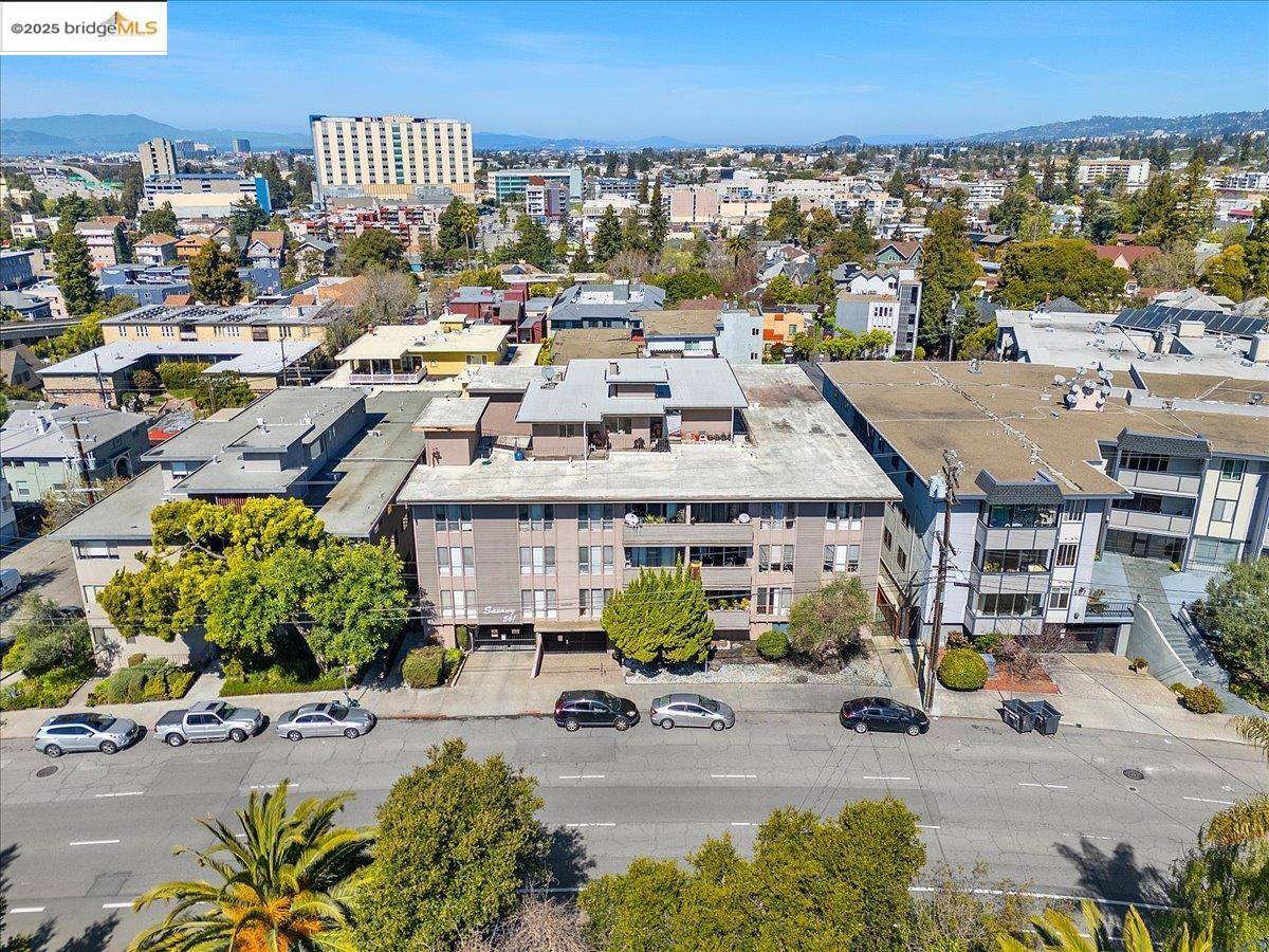 Oakland, CA 94611,561 Oakland Avenue