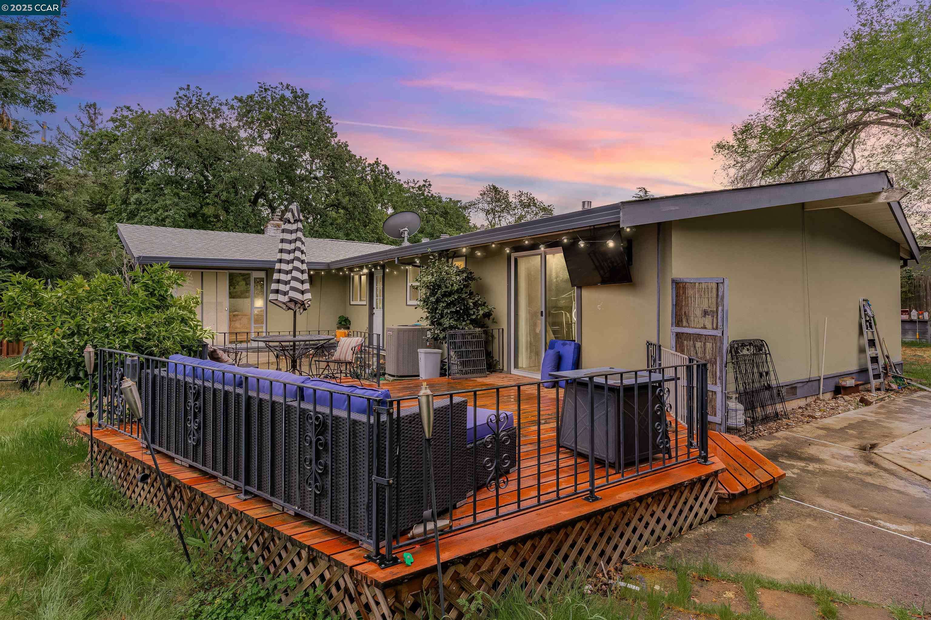 Walnut Creek, CA 94595,2087 Magnolia Way