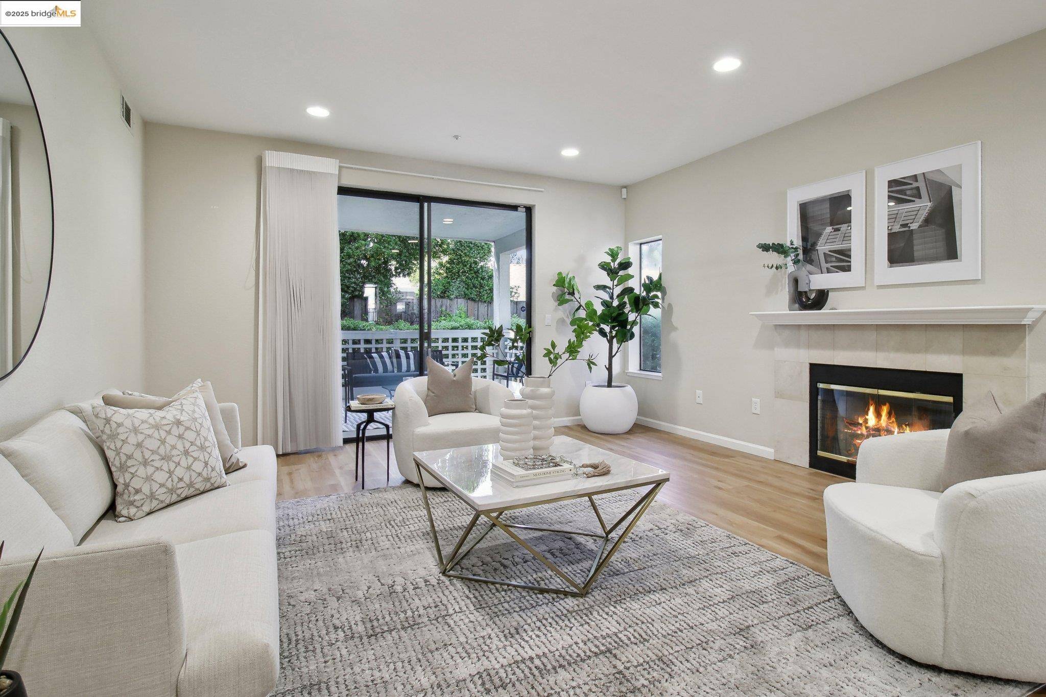 Walnut Creek, CA 94597,2584 Oak Rd #122