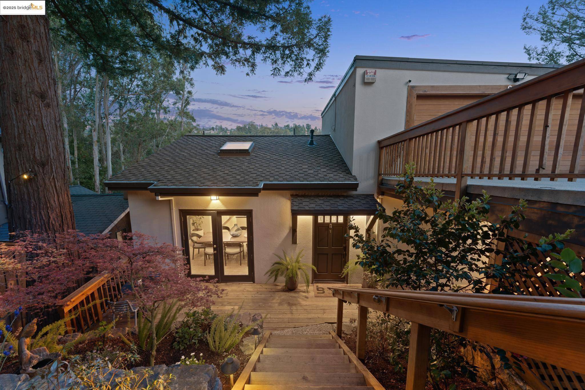 Oakland, CA 94611,6166 Valley View Rd