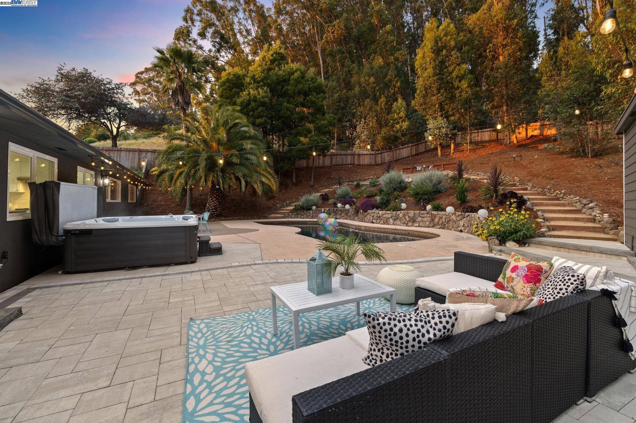 Oakland, CA 94605,441 FOX HILLS COURT