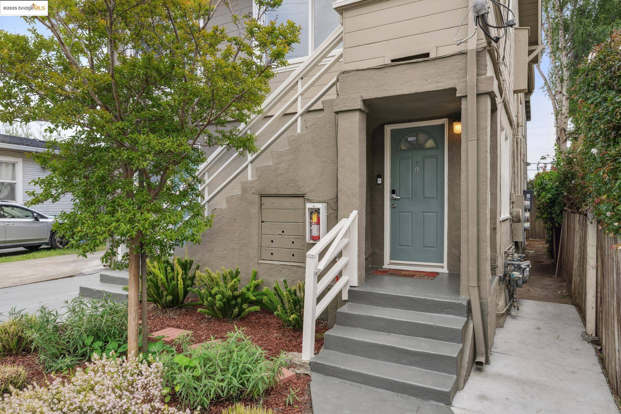 Berkeley, CA 94702,1226 Russell Street