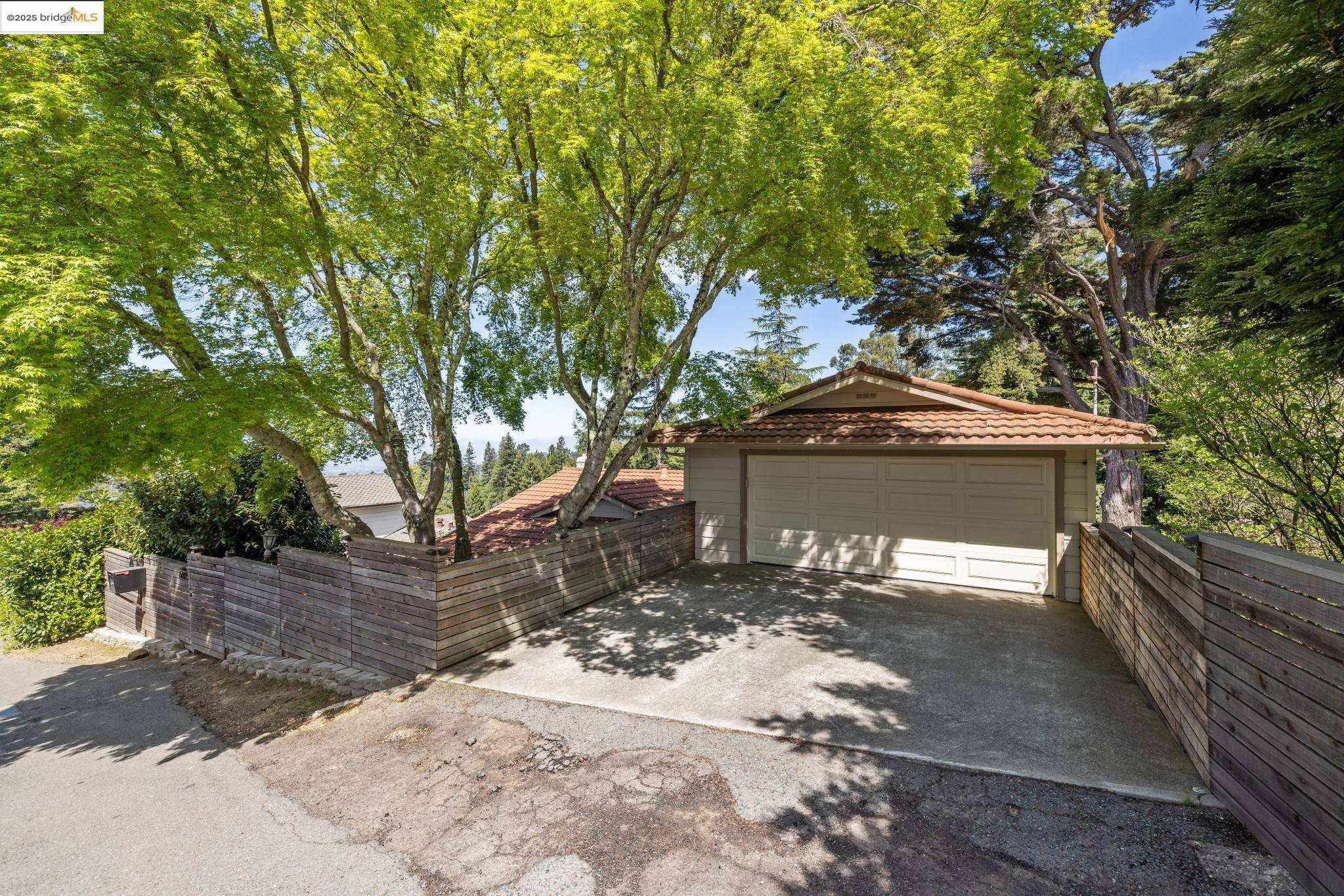 Oakland, CA 94611,6605 Ascot Dr.