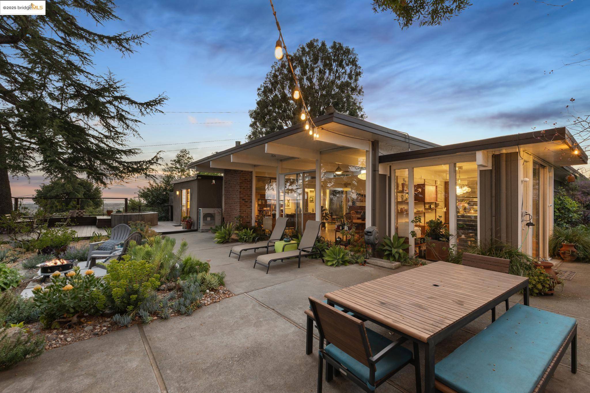 Castro Valley, CA 94552,5345 Crown Ct