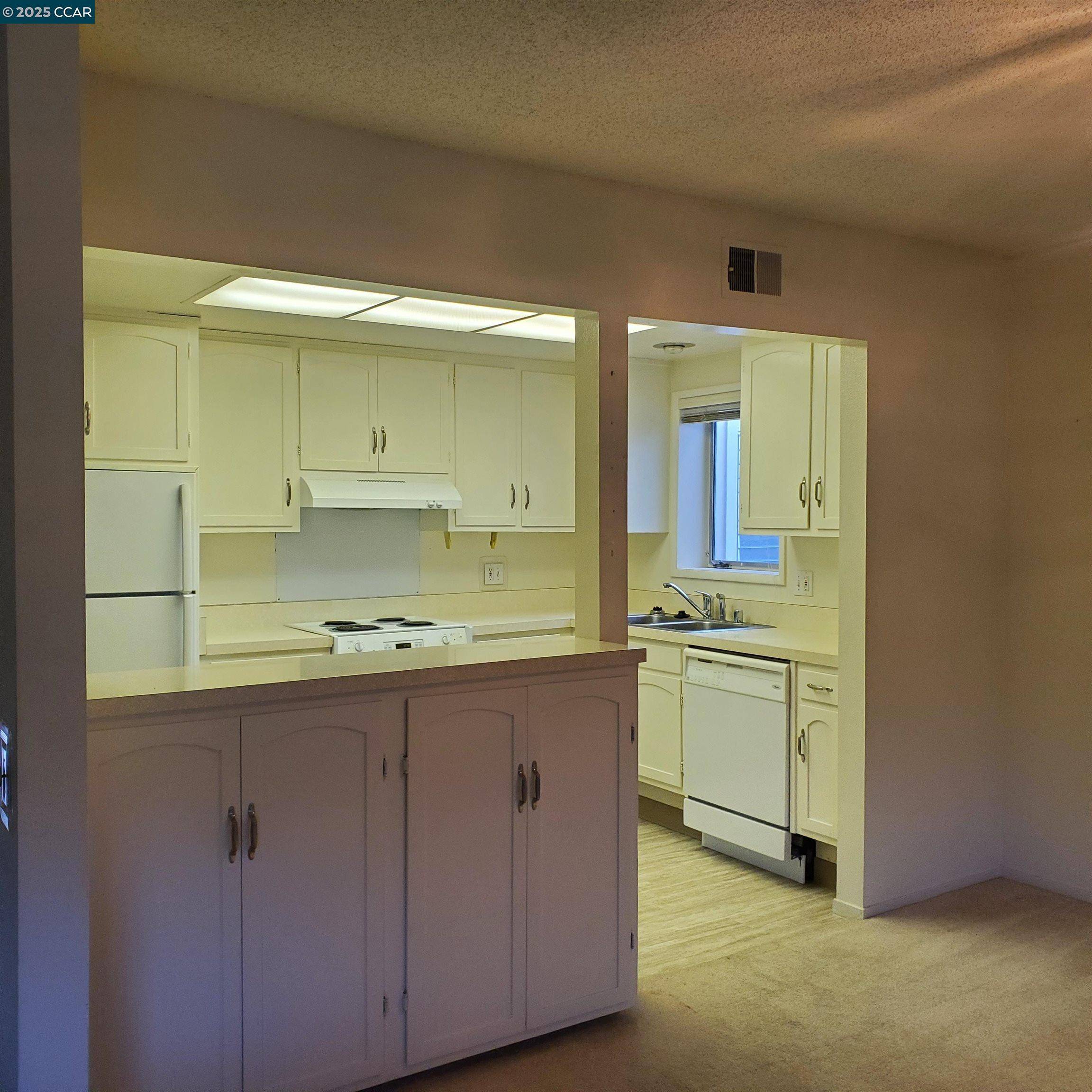 Walnut Creek, CA 94595,2000 Golden Rain Rd #1