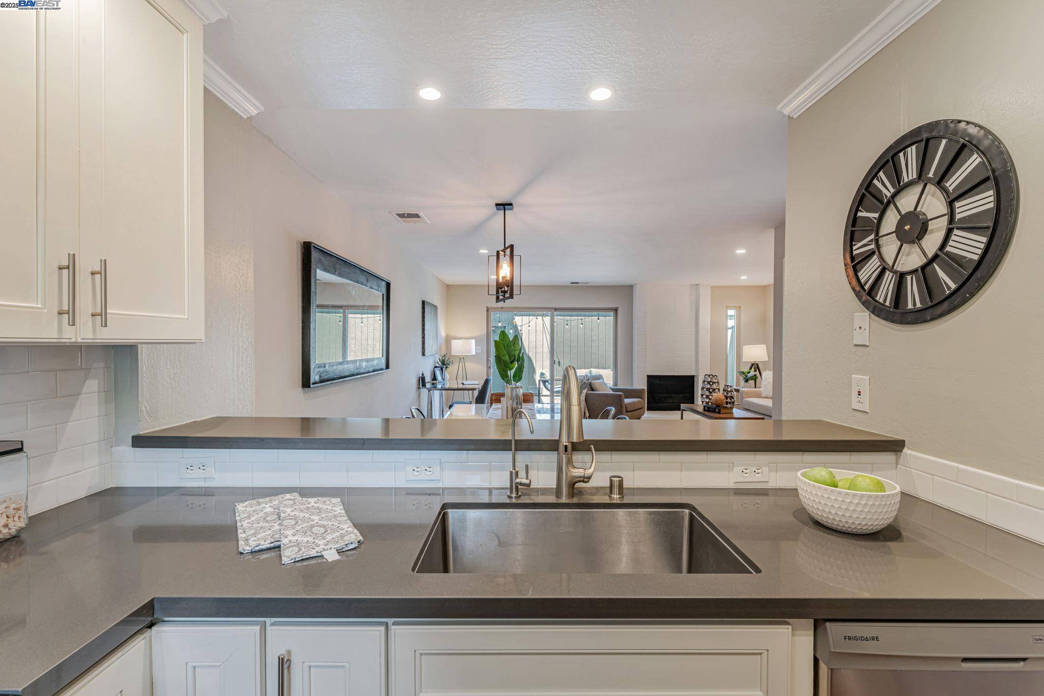 Alameda, CA 94502,1071 Mangrove Ln
