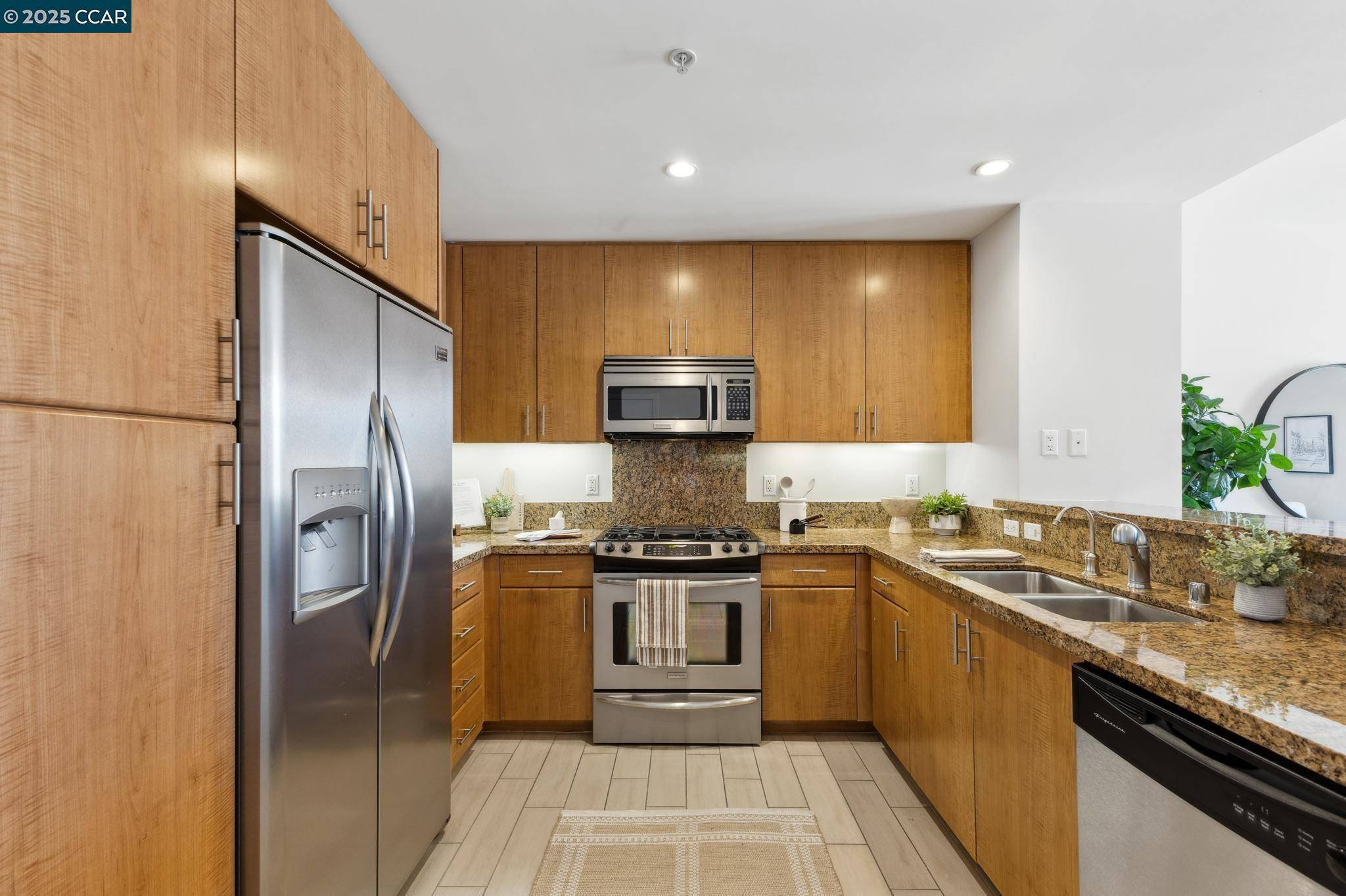 Oakland, CA 94612,438 W Grand Ave #510
