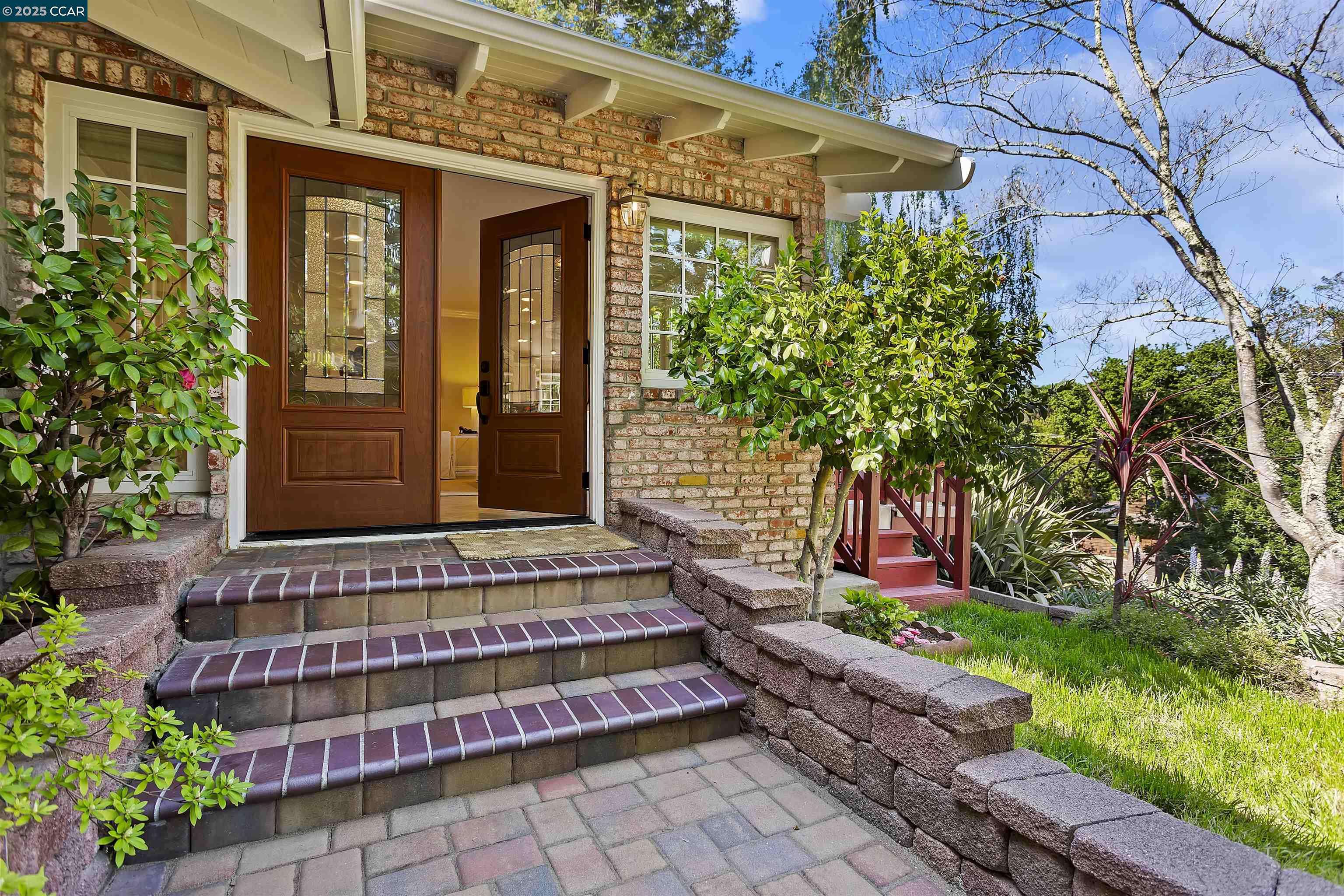 Orinda, CA 94563,29 Greenwood Ct