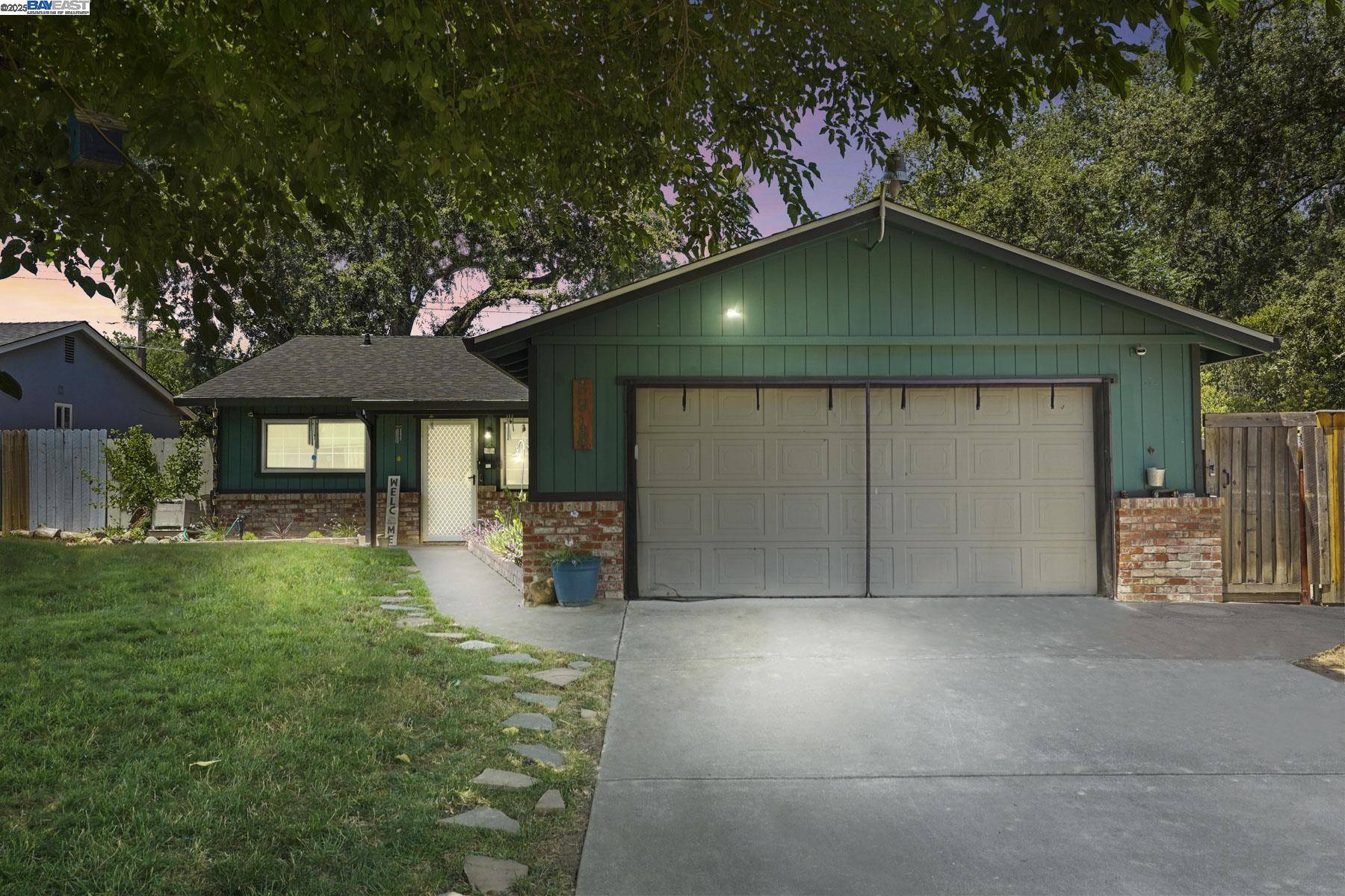 Carmichael, CA 95608,5913 Woodleigh Dr