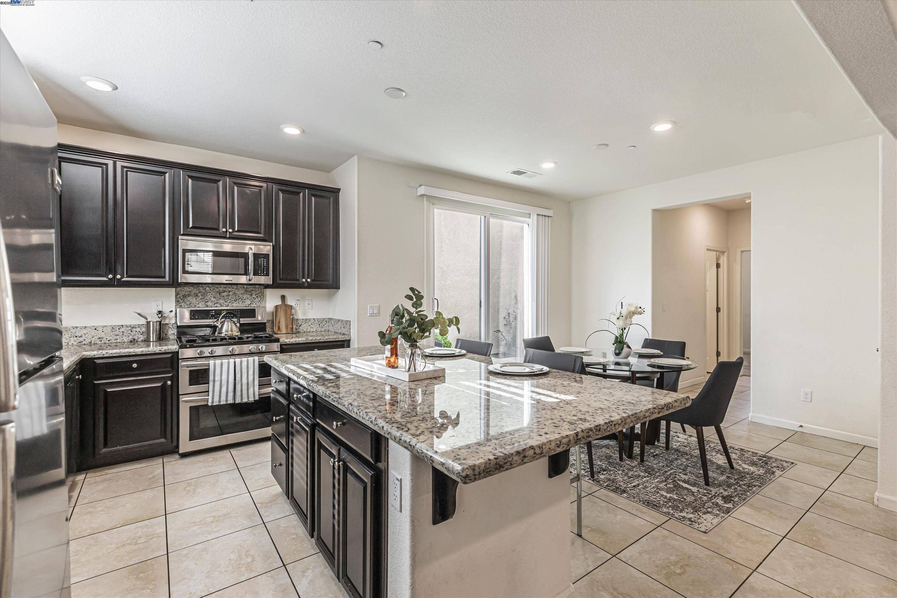 Roseville, CA 95747,2024 Honey Church Pl
