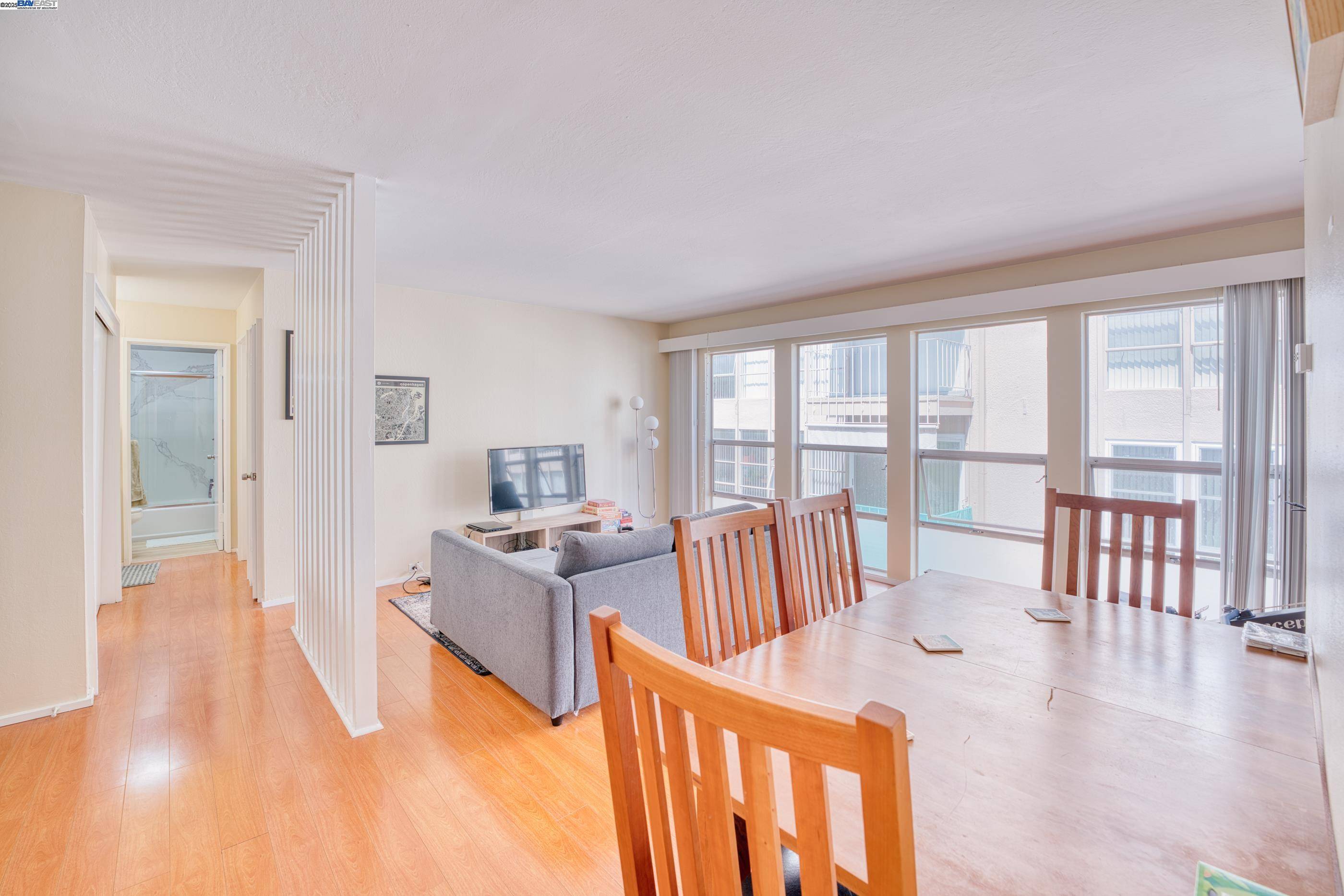 Oakland, CA 94611,3815 Harrison St #202