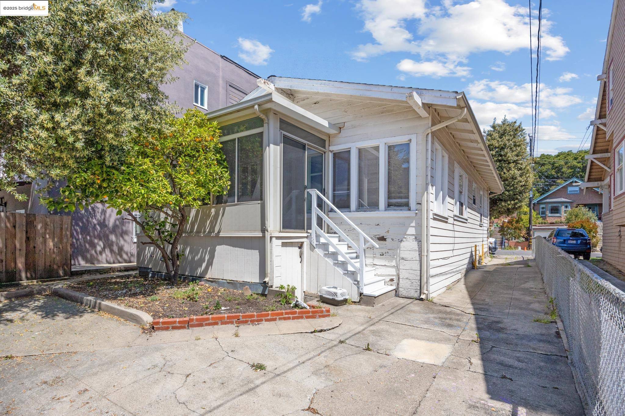 Oakland, CA 94611,271 38Th St