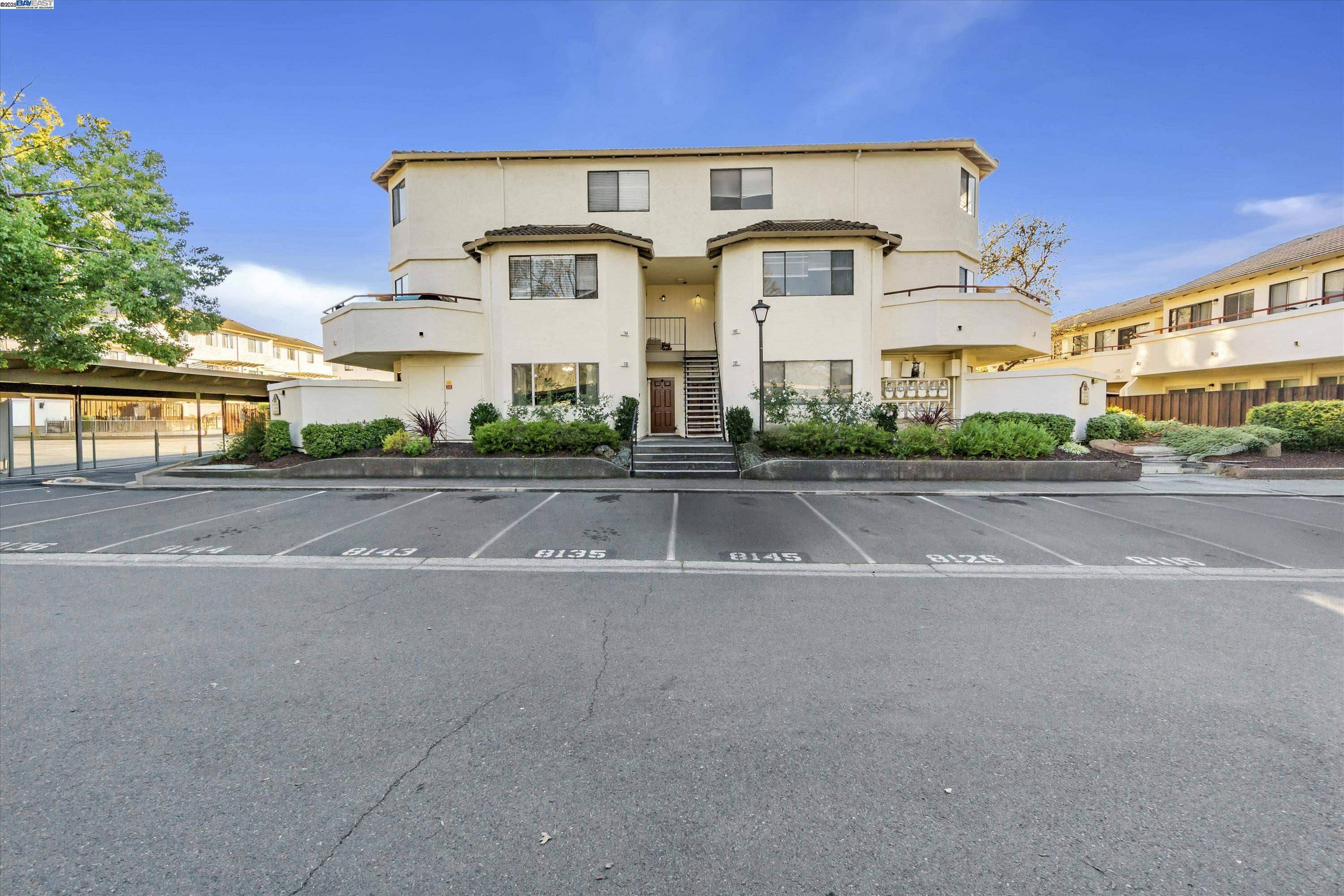 Concord, CA 94521,5025 Valley Crest Dr #143