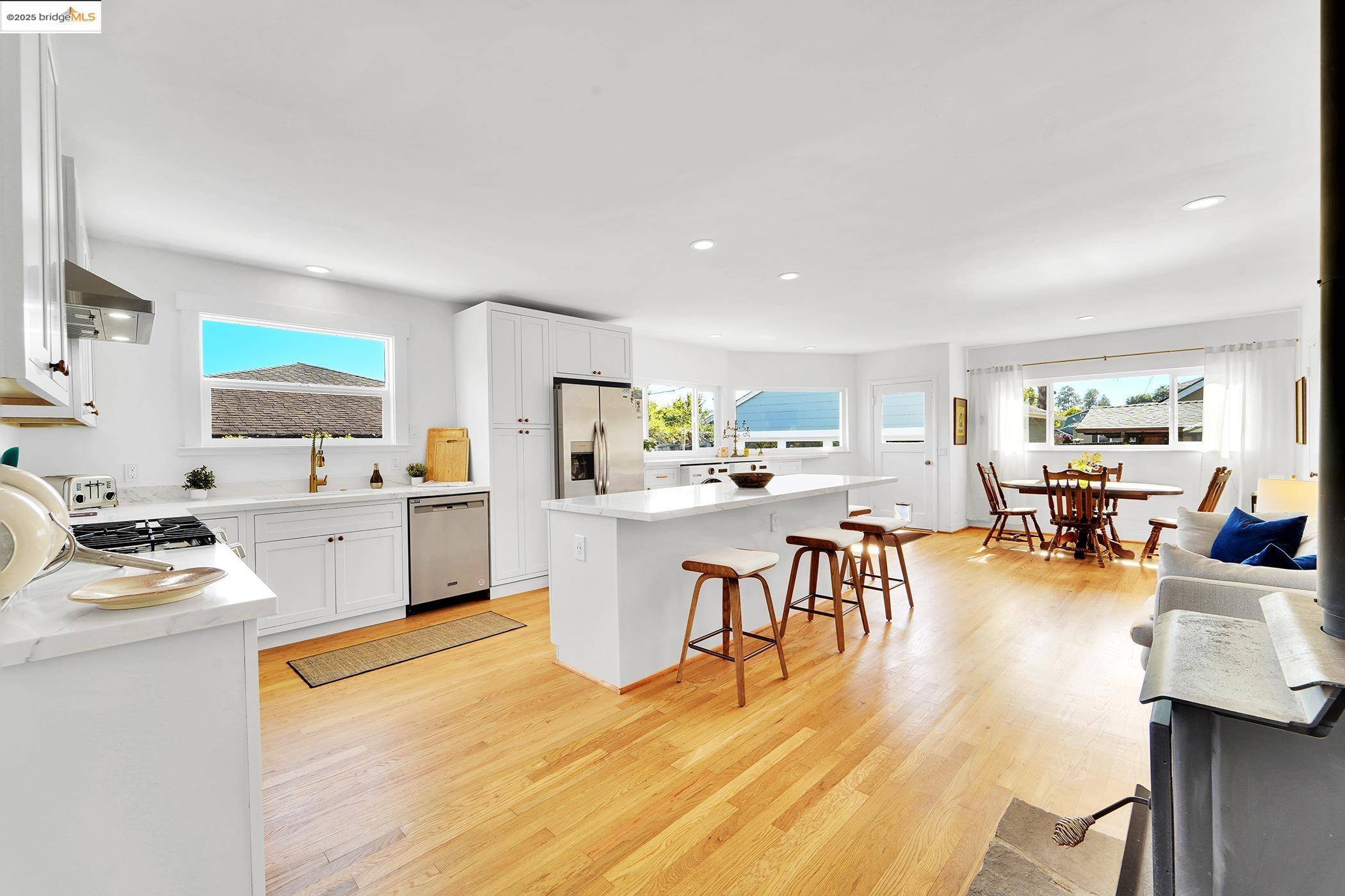 Santa Cruz, CA 95065,725 Trevethan Ave