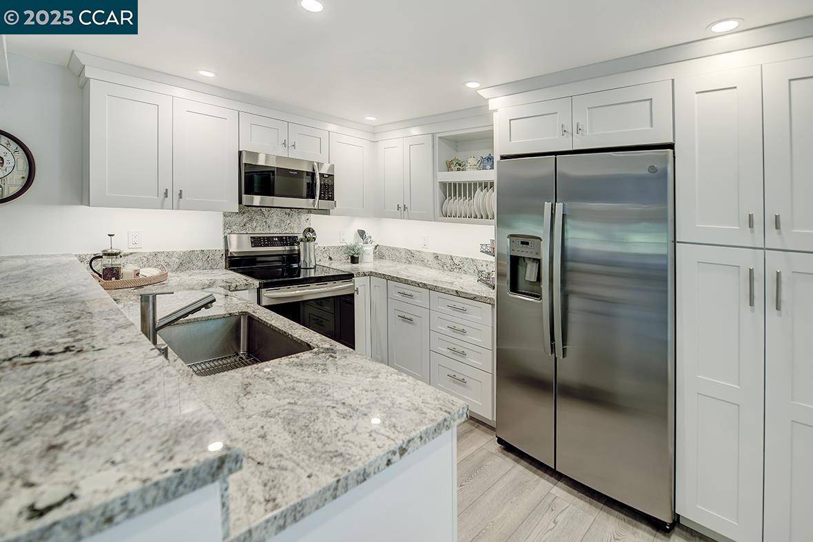 Walnut Creek, CA 94595,2017 Oakmont Way #2