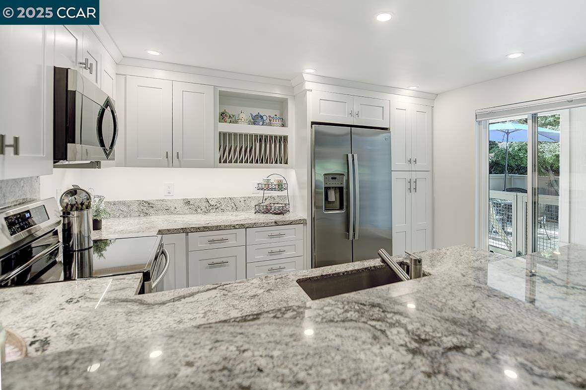 Walnut Creek, CA 94595,2017 Oakmont Way #2