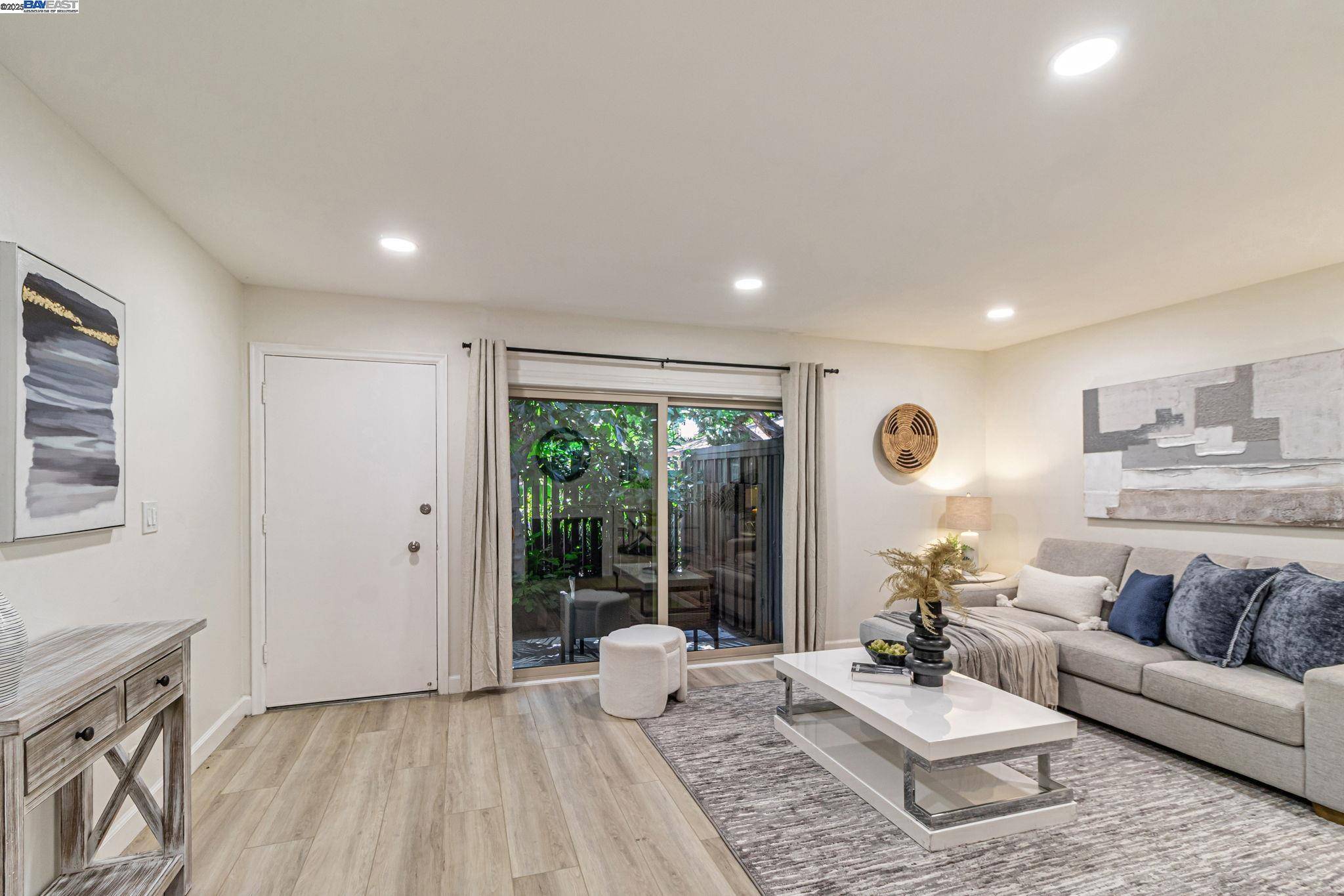 Sunnyvale, CA 94086,215 Red Oak Dr #C