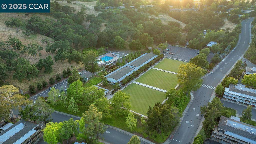 Walnut Creek, CA 94595,1724 Oakmont Dr #1