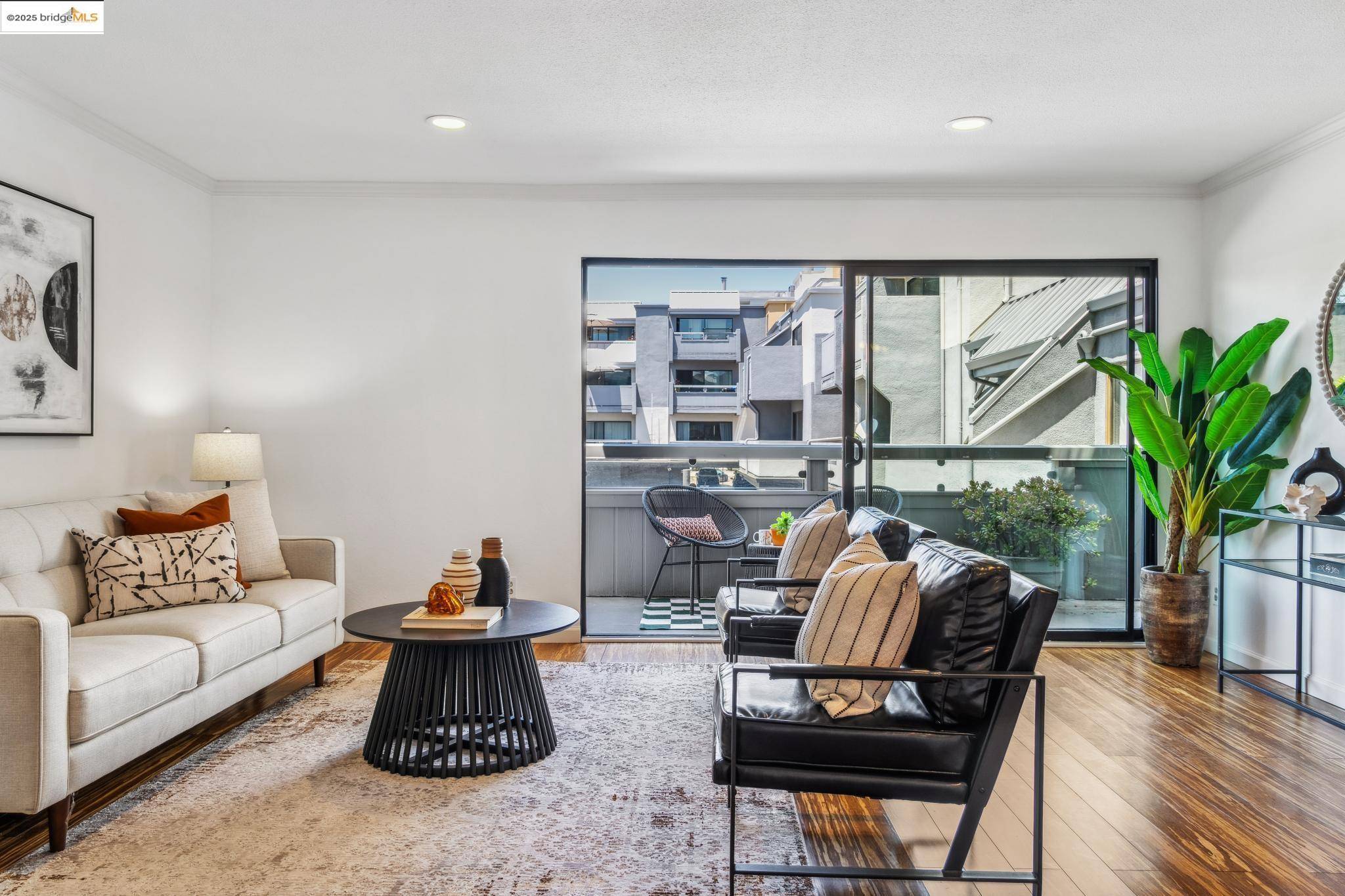 Oakland, CA 94607,3 Embarcadero #152