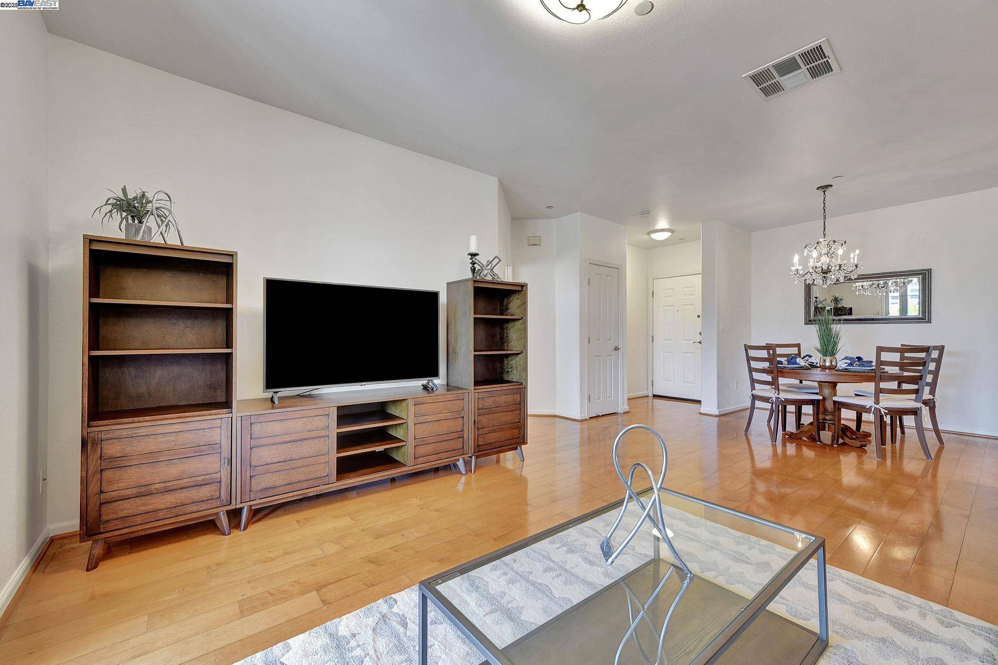 Cupertino, CA 95014,20500 Town Center Ln #297