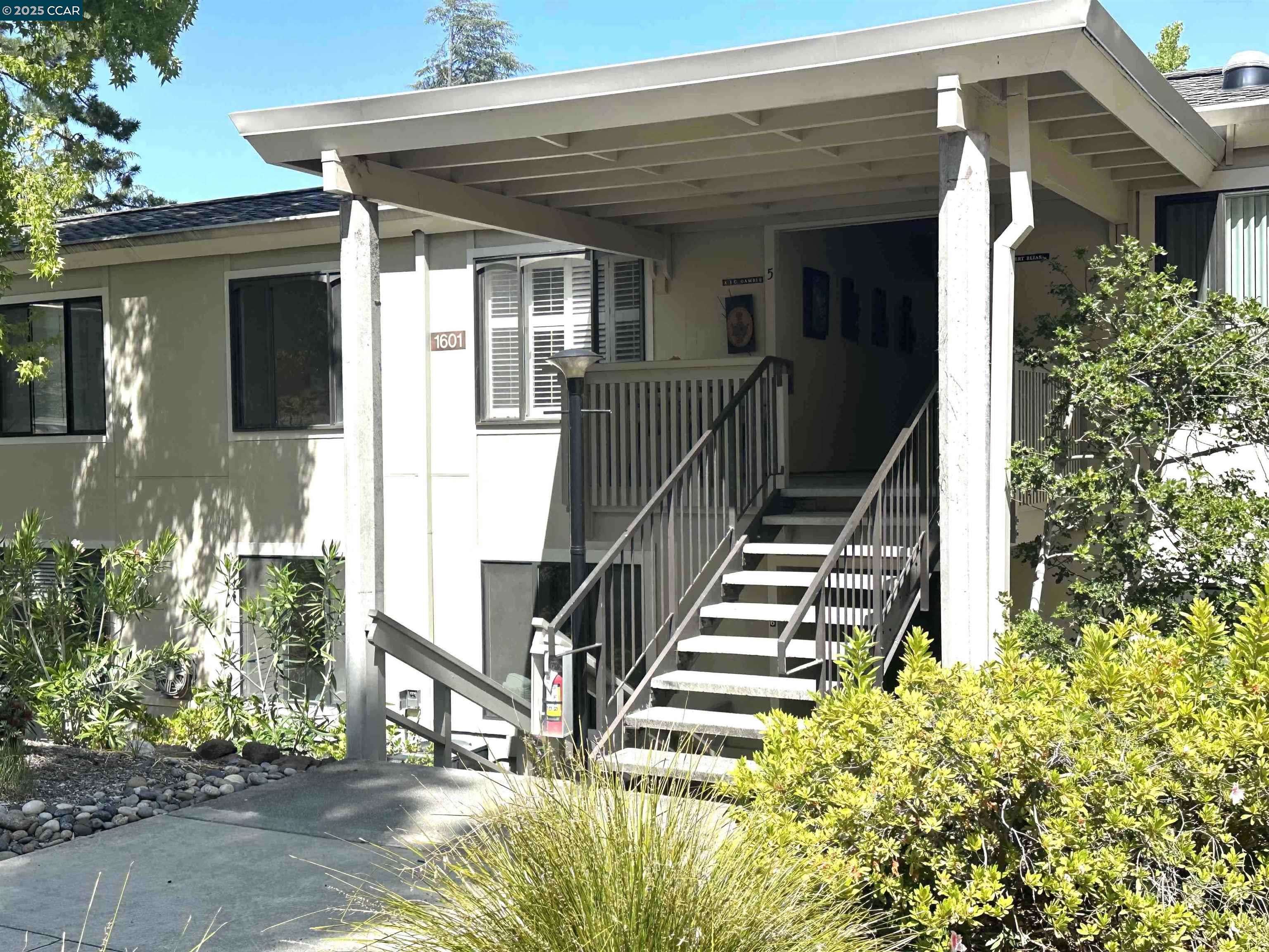 Walnut Creek, CA 94595,1601 Oakmont Dr #5