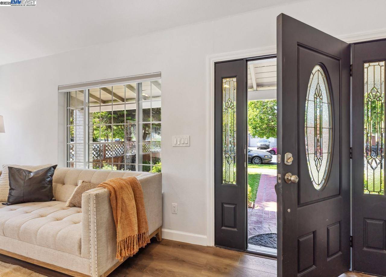 Redwood City, CA 94063,3241 Hoover St