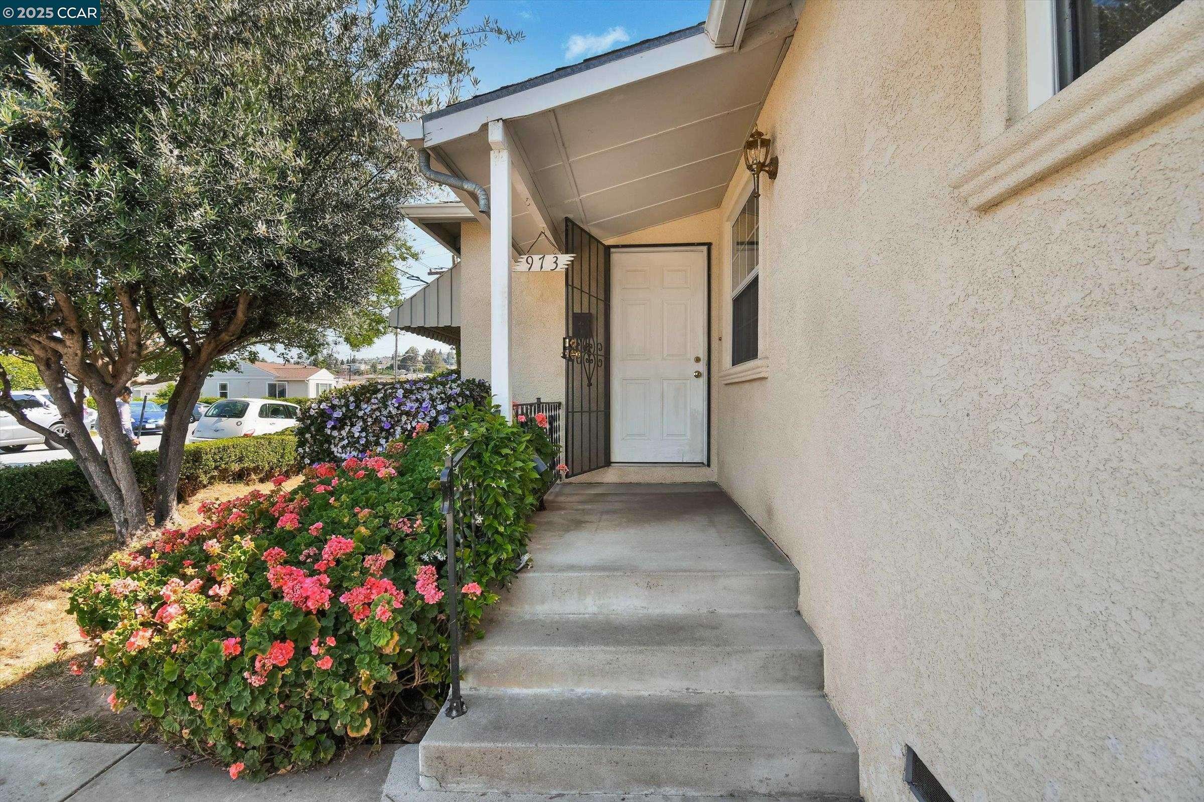 Hayward, CA 94541,973 Paradise Blvd