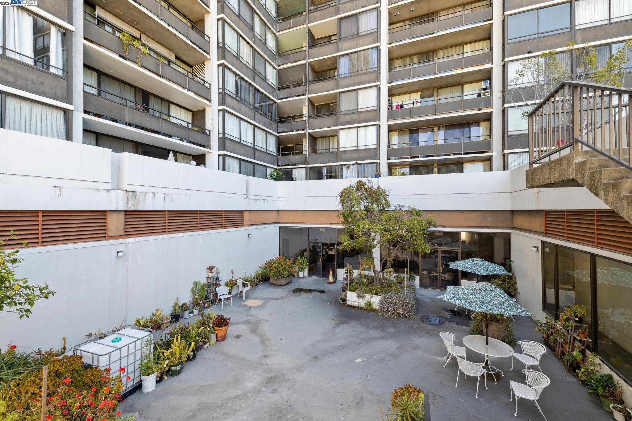 Oakland, CA 94607,801 Franklin St #1201