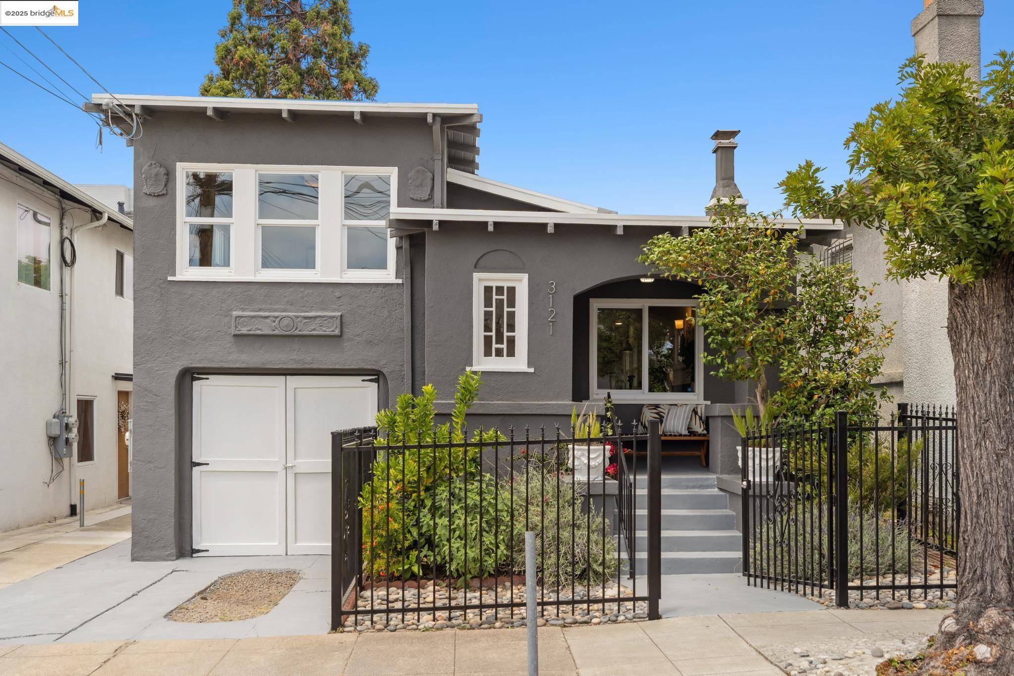 Oakland, CA 94619,3121 Minna