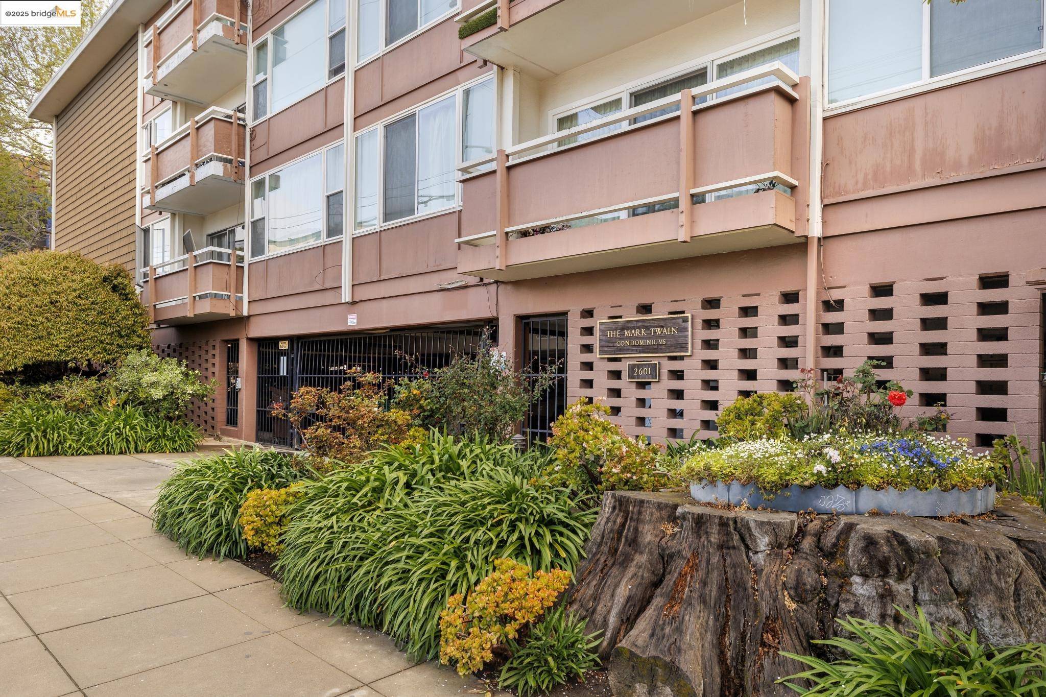 Berkeley, CA 94704,2601 College Ave #205