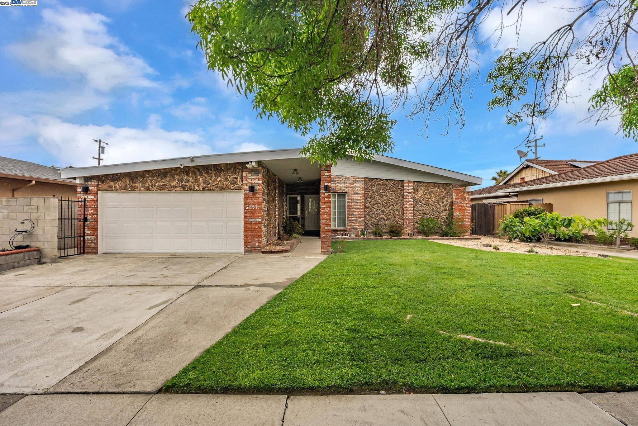 Fremont, CA 94538,3757 Savannah Rd