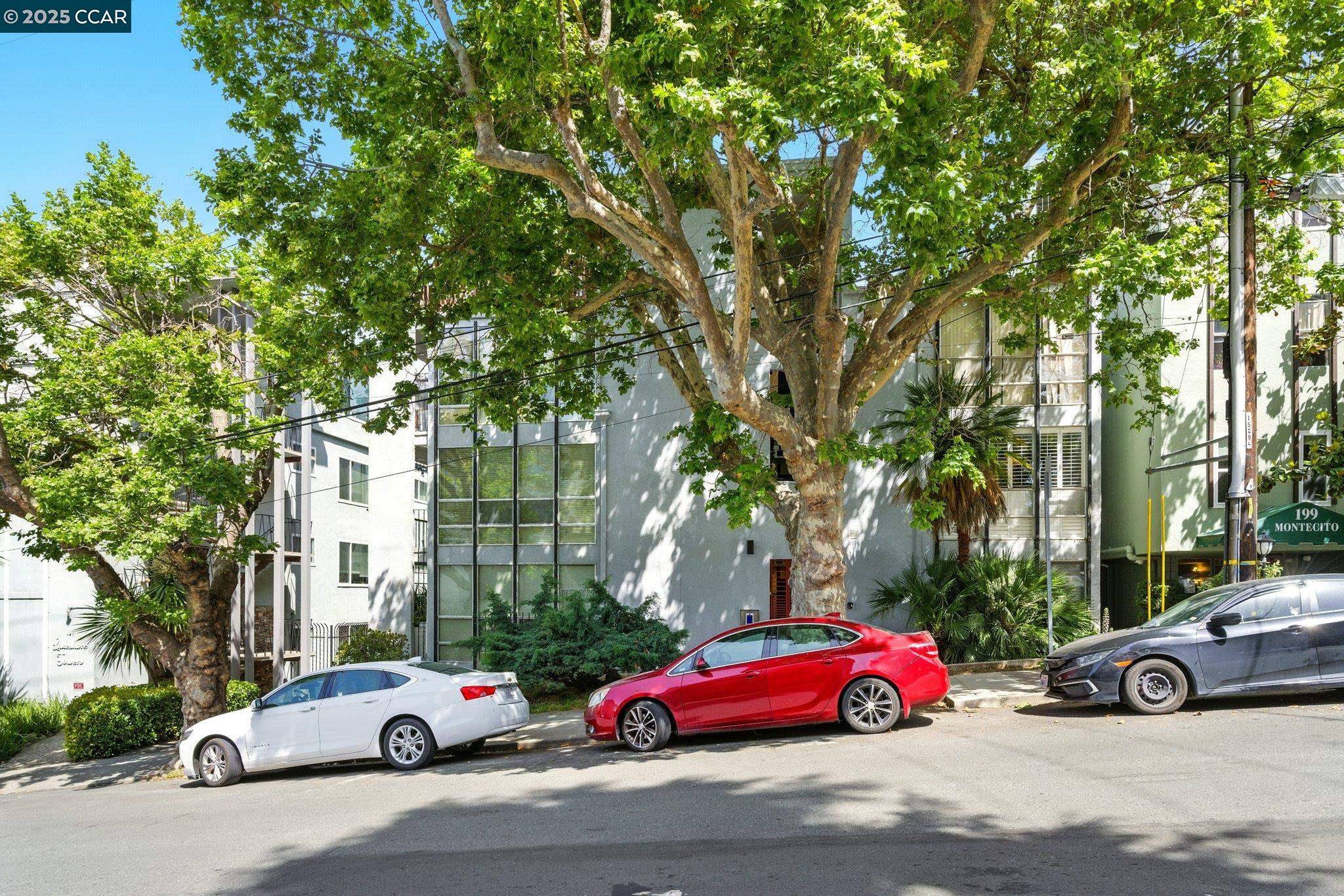Oakland, CA 94607,193 Montecito #303