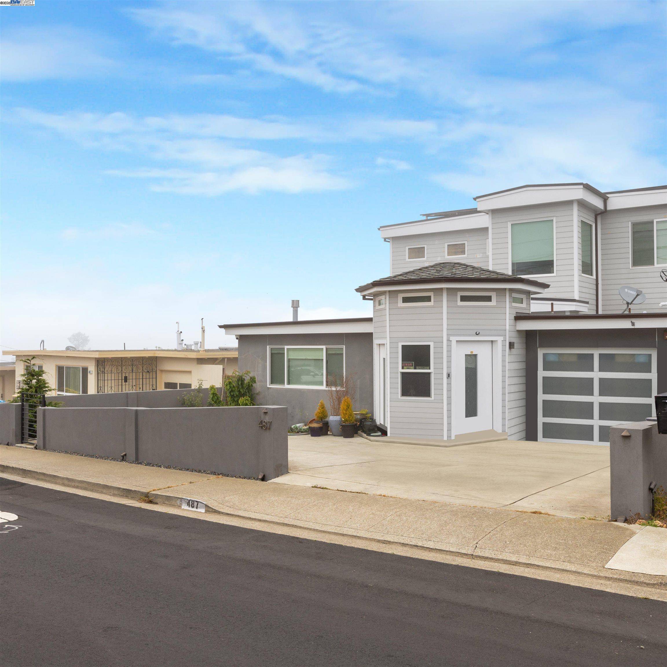 Pacifica, CA 94044,487 Manor Dr
