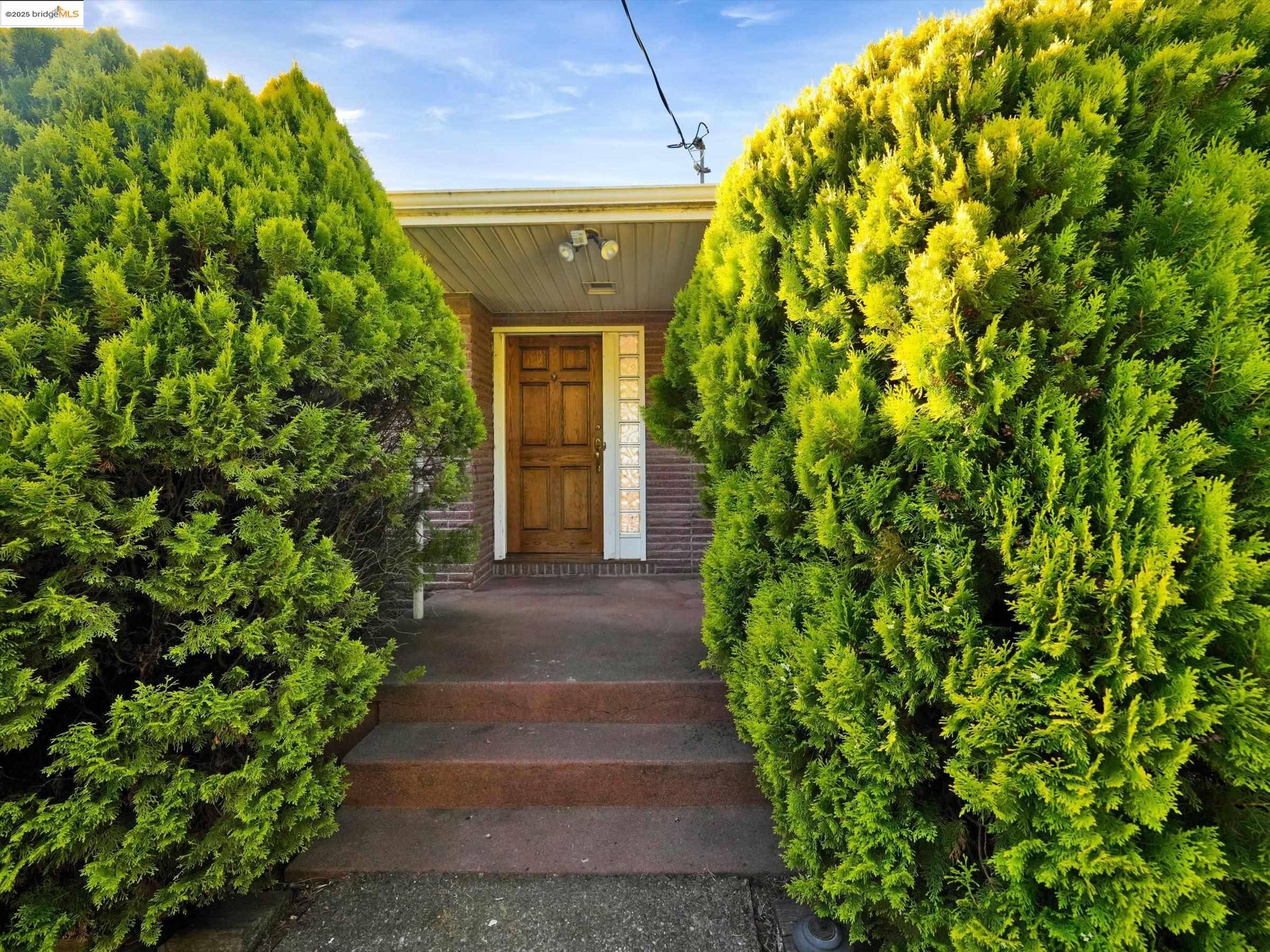 Oakland, CA 94602,3303 Rubin Dr