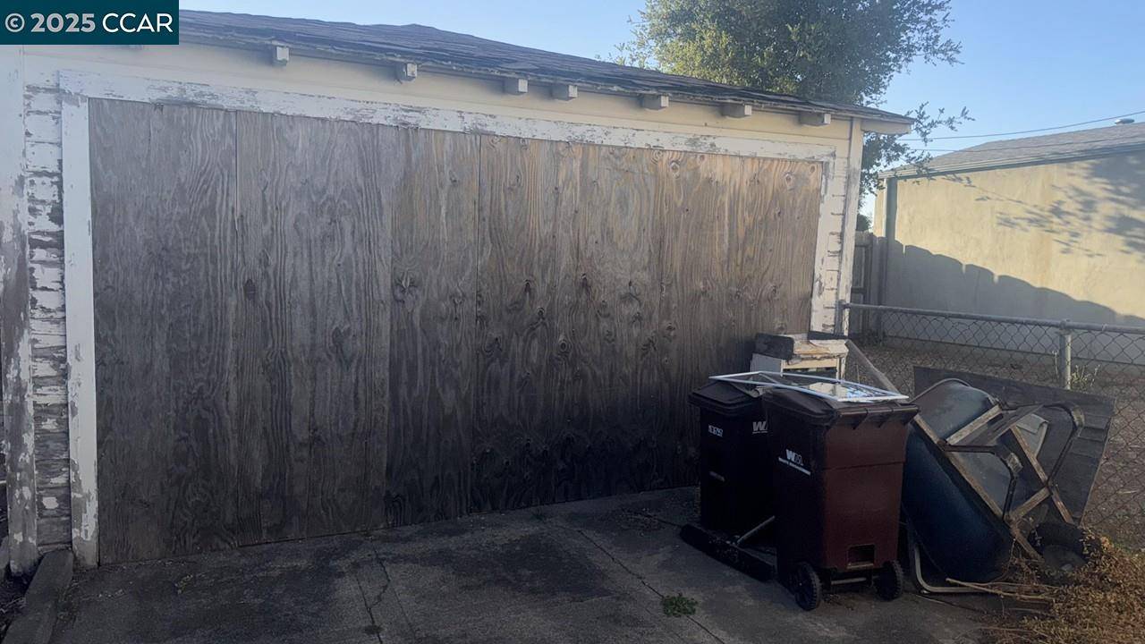 Oakland, CA 94606,2207 17TH AVE