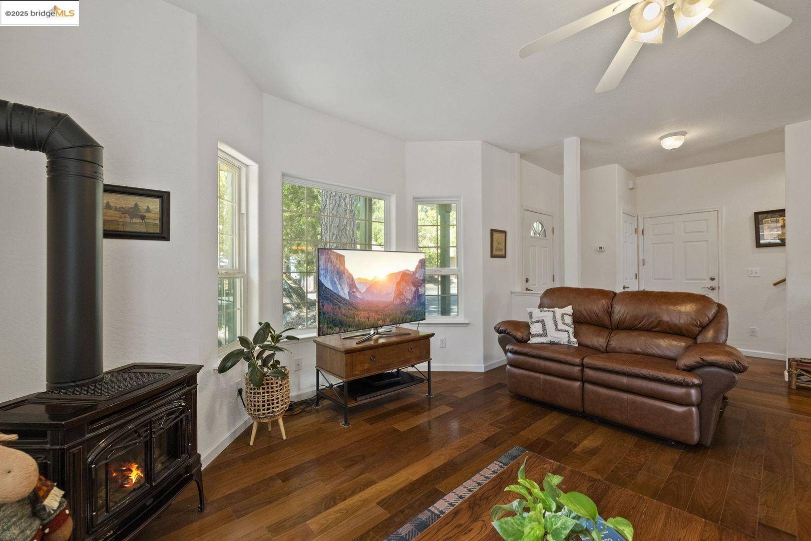 Twain Harte, CA 95383,19907 Middle Camp Sugarpine RD