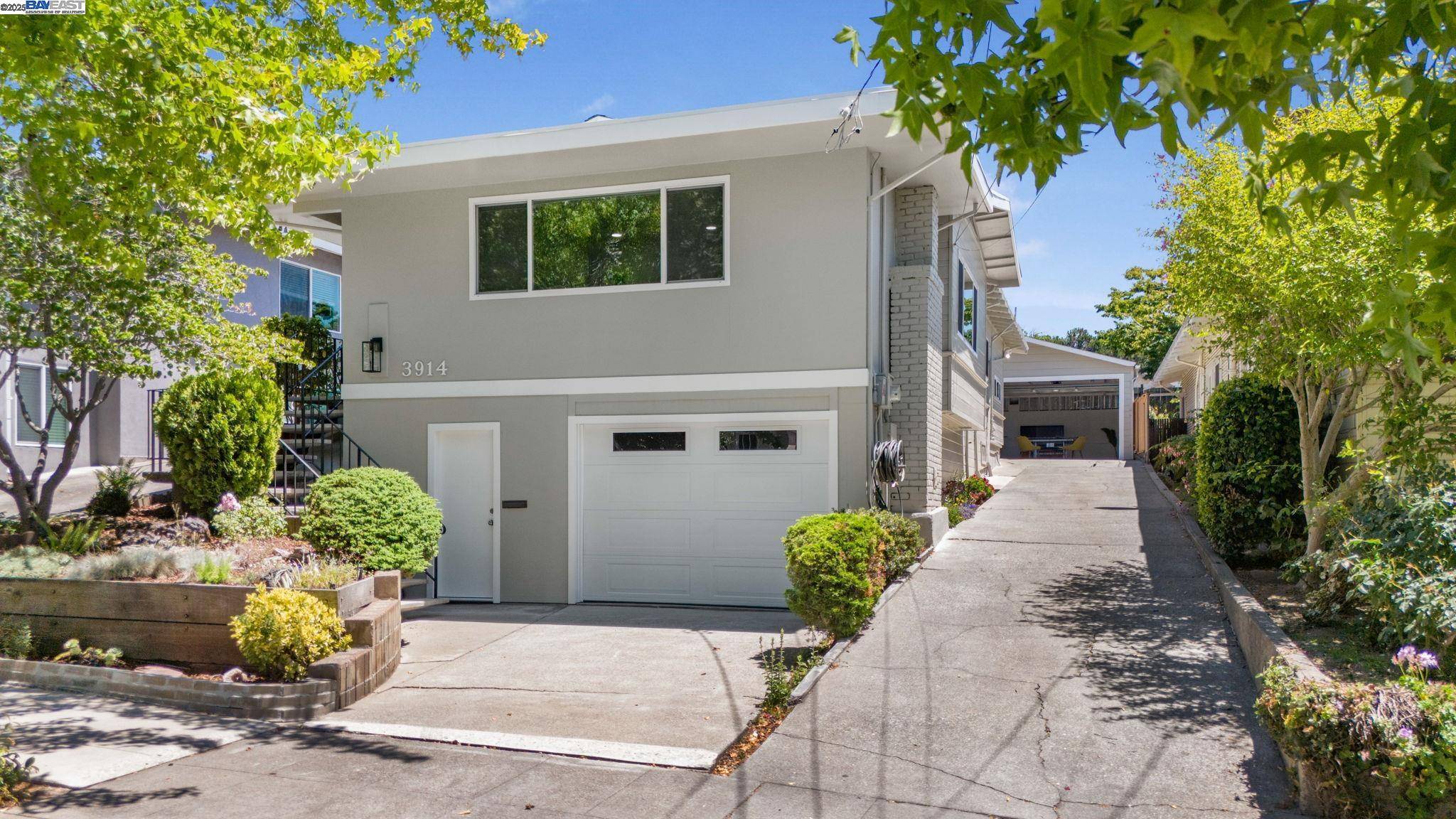 Oakland, CA 94602,3914 Laguna Ave