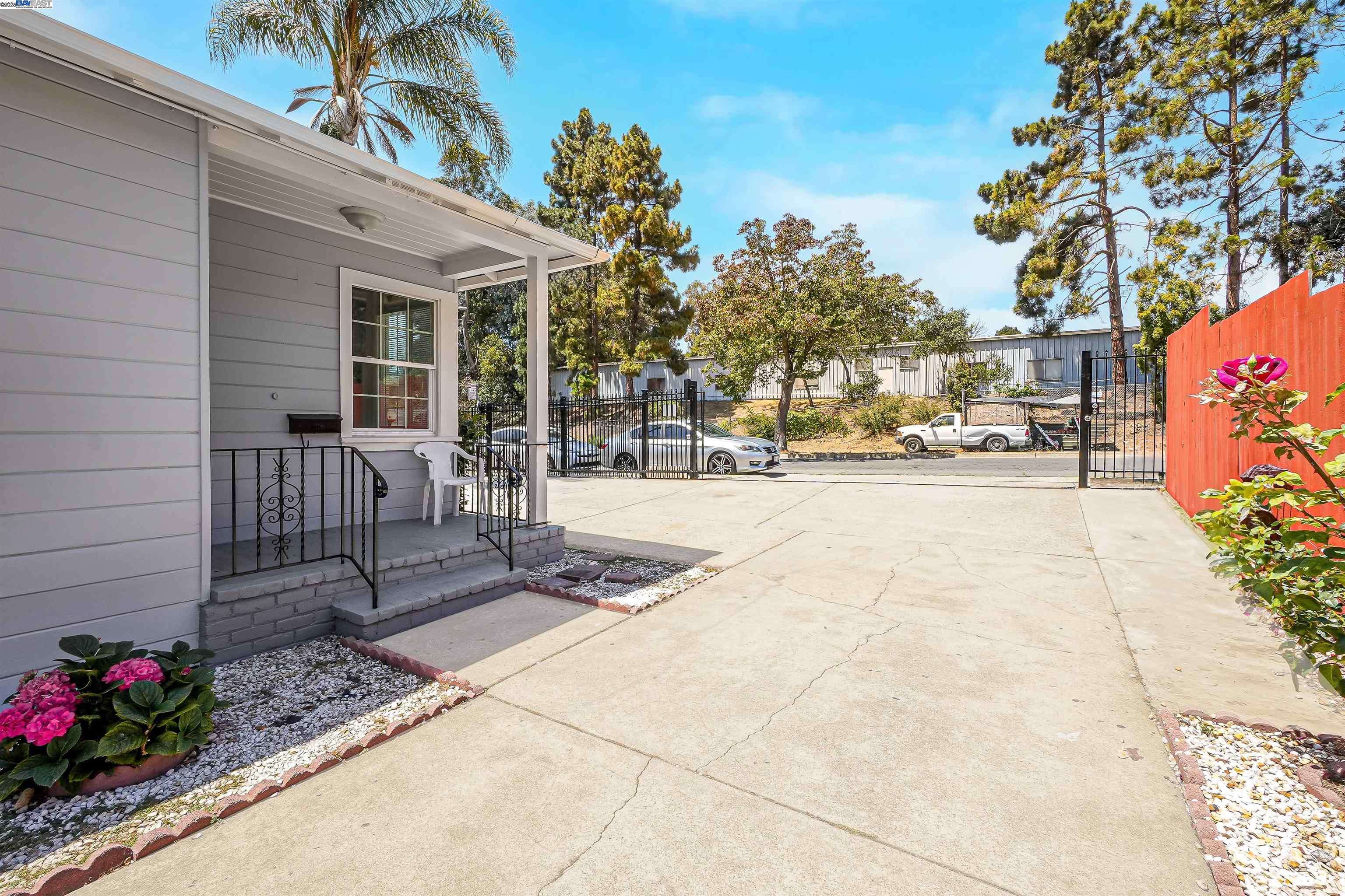Oakland, CA 94605,6133 Seminary Ave