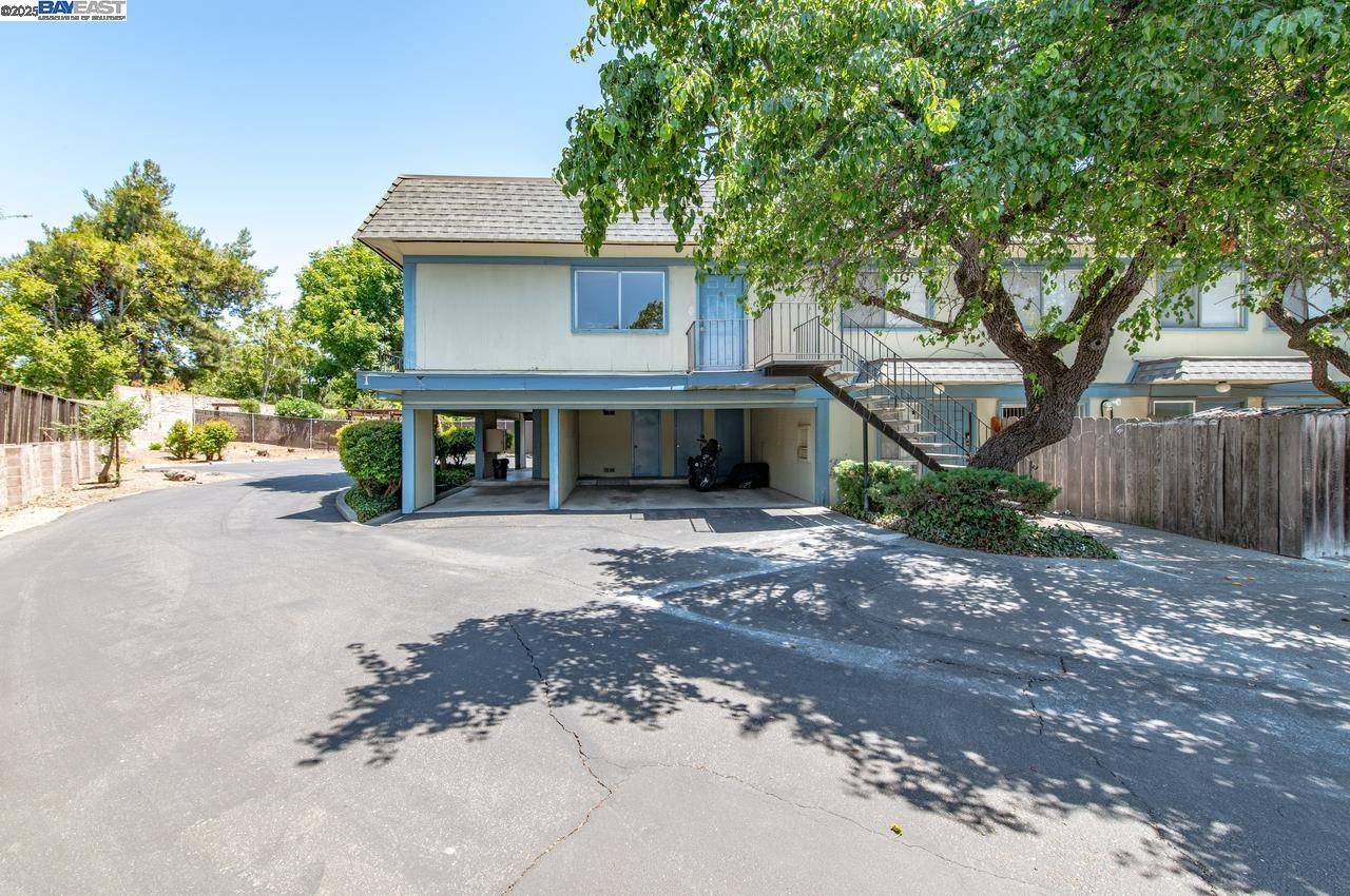 Pleasanton, CA 94588,4327 Fairlands Dr