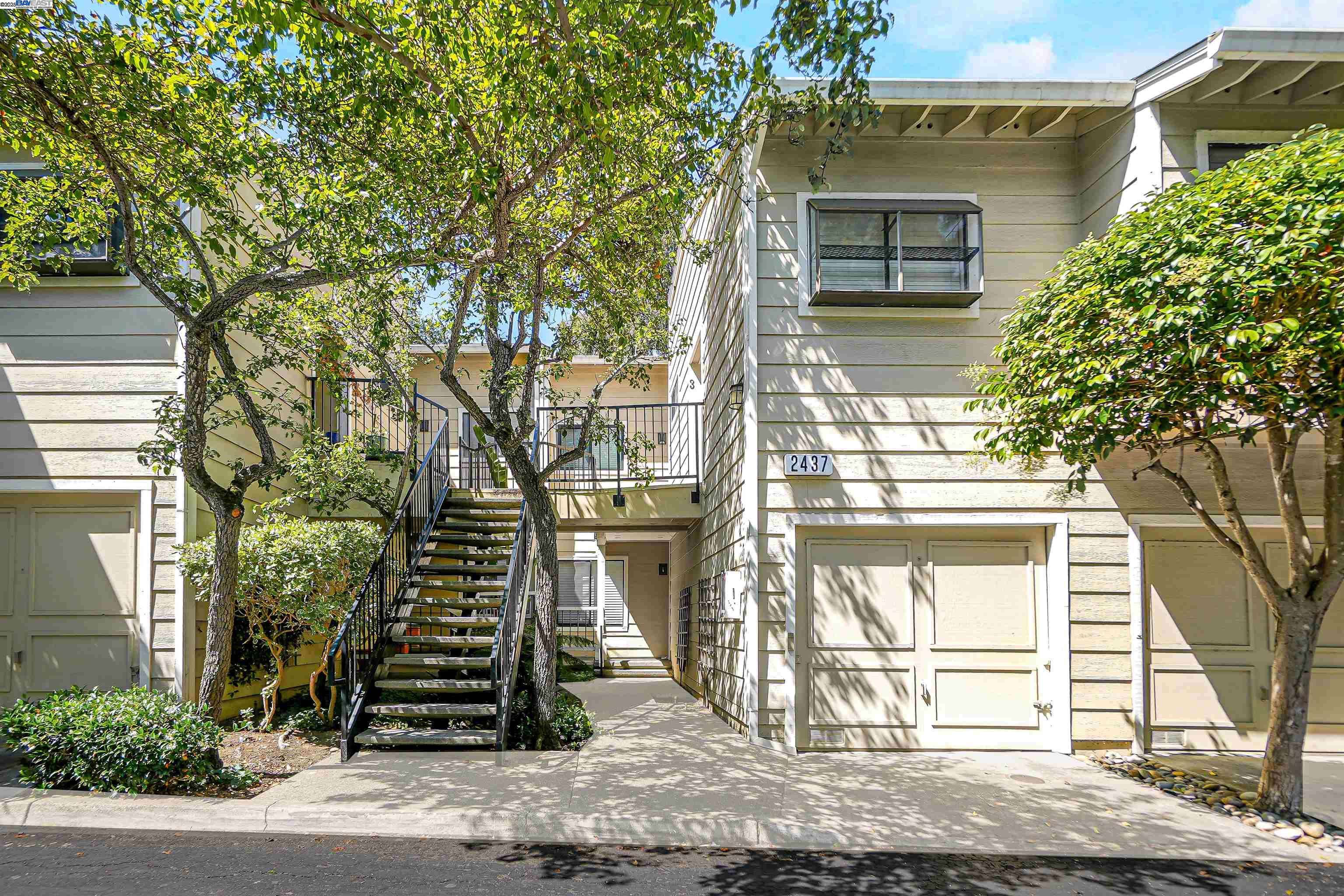 Hayward, CA 94542,2437 Saint Helena Dr ##4