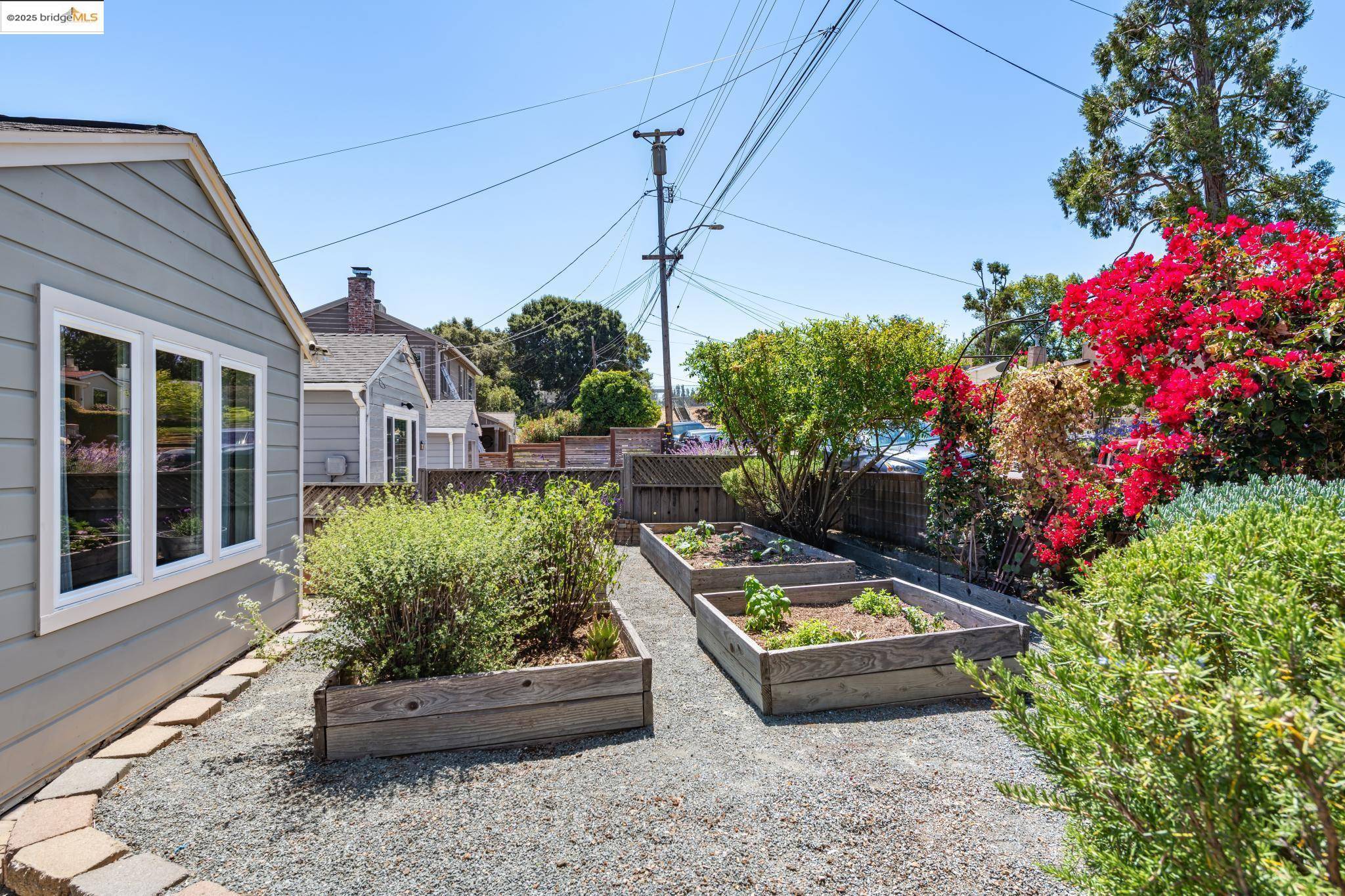 Oakland, CA 94605,8100 Earl St