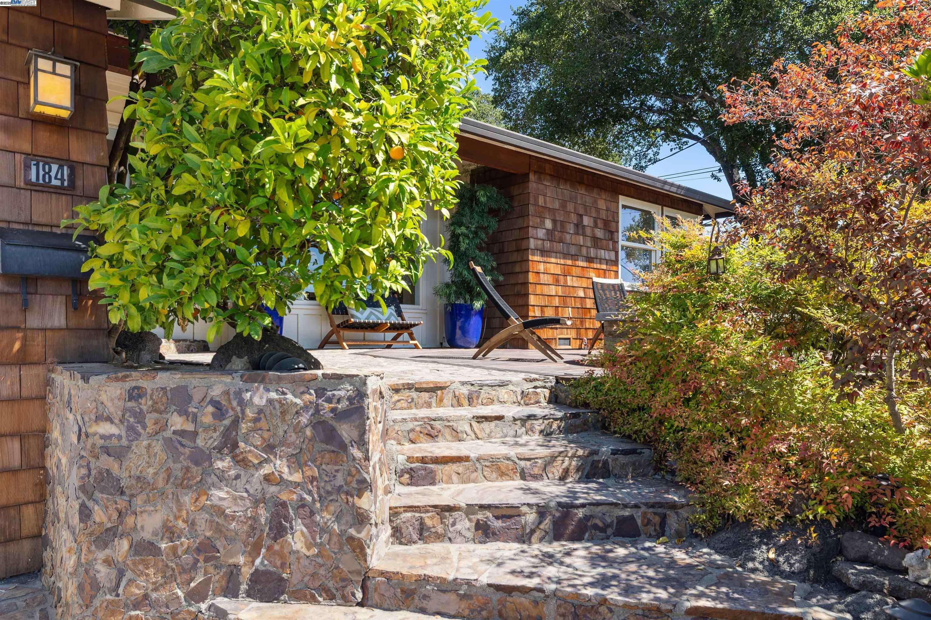 San Anselmo, CA 94960,184 Hilldale Dr
