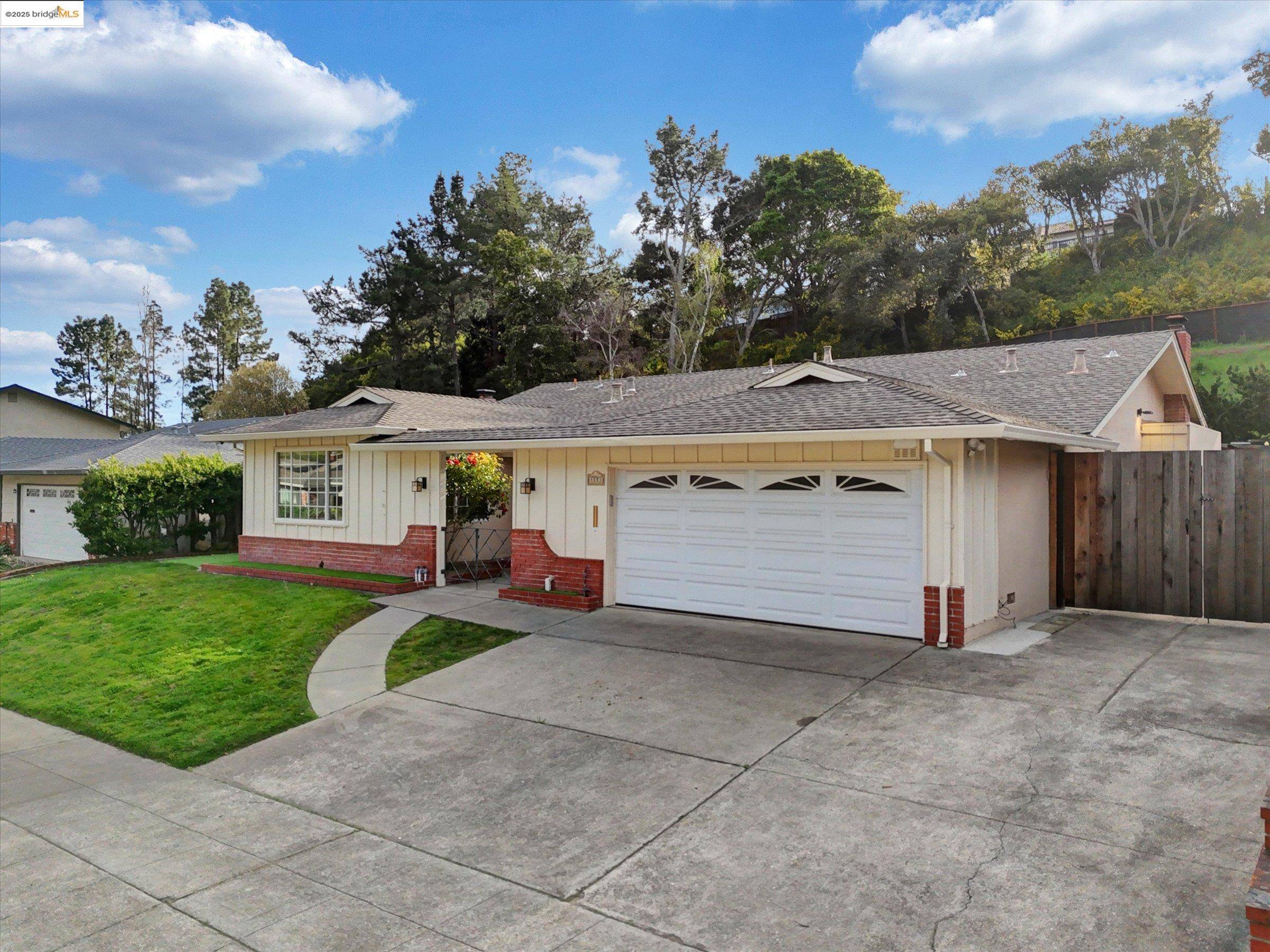 Oakland, CA 94605,8153 Surrey Ln