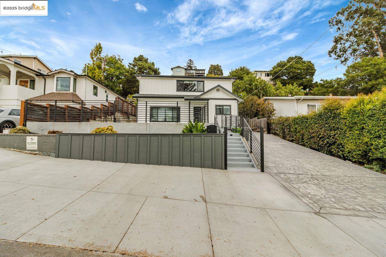 Oakland, CA 94605,7900 Michigan Ave