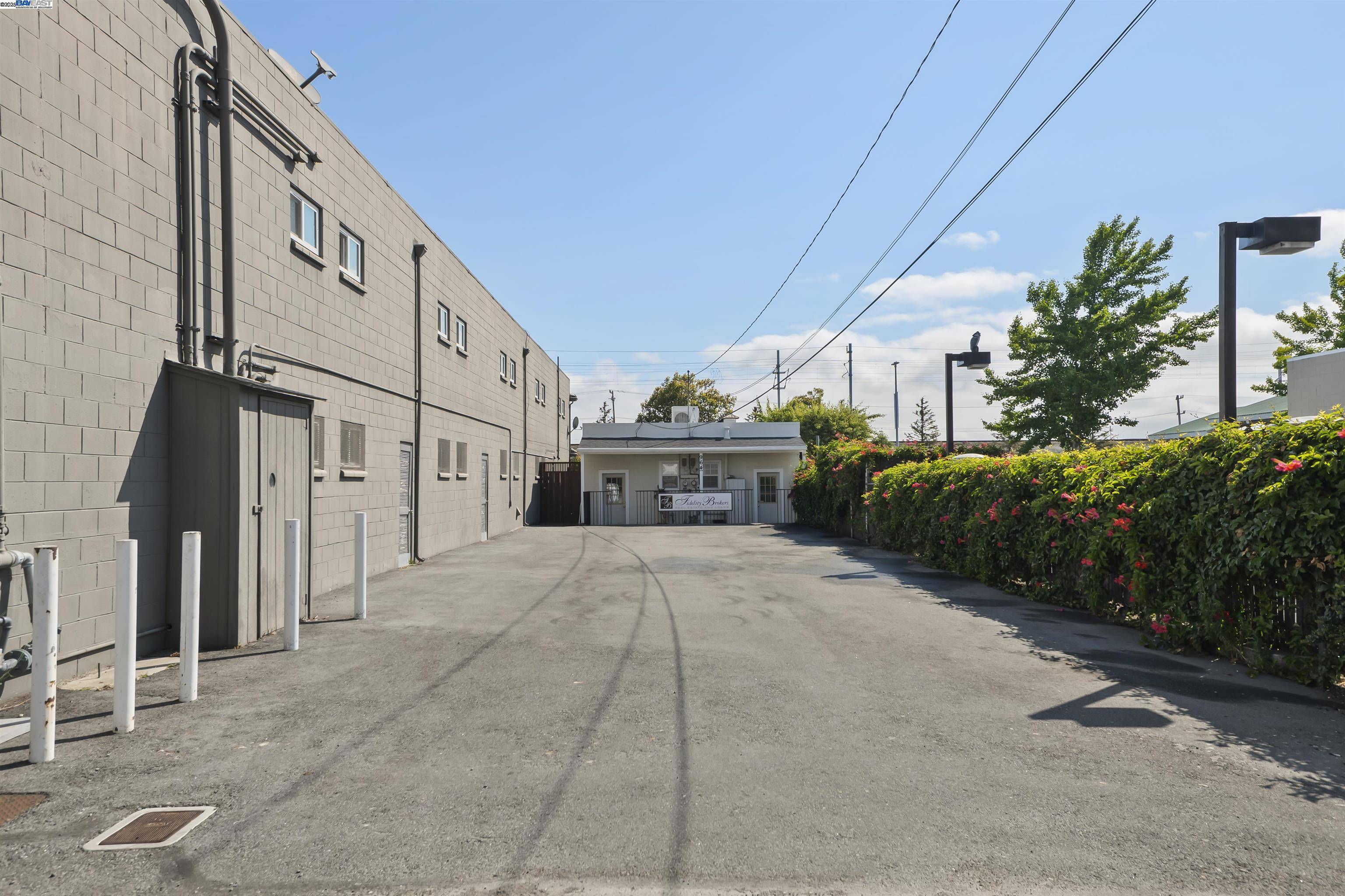 San Carlos, CA 94070,964 El Camino Real