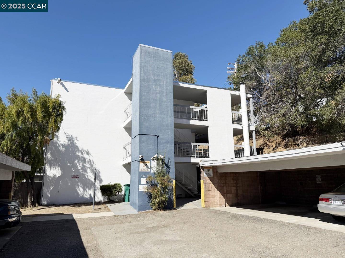 Hayward, CA 94541,944 Walpert St