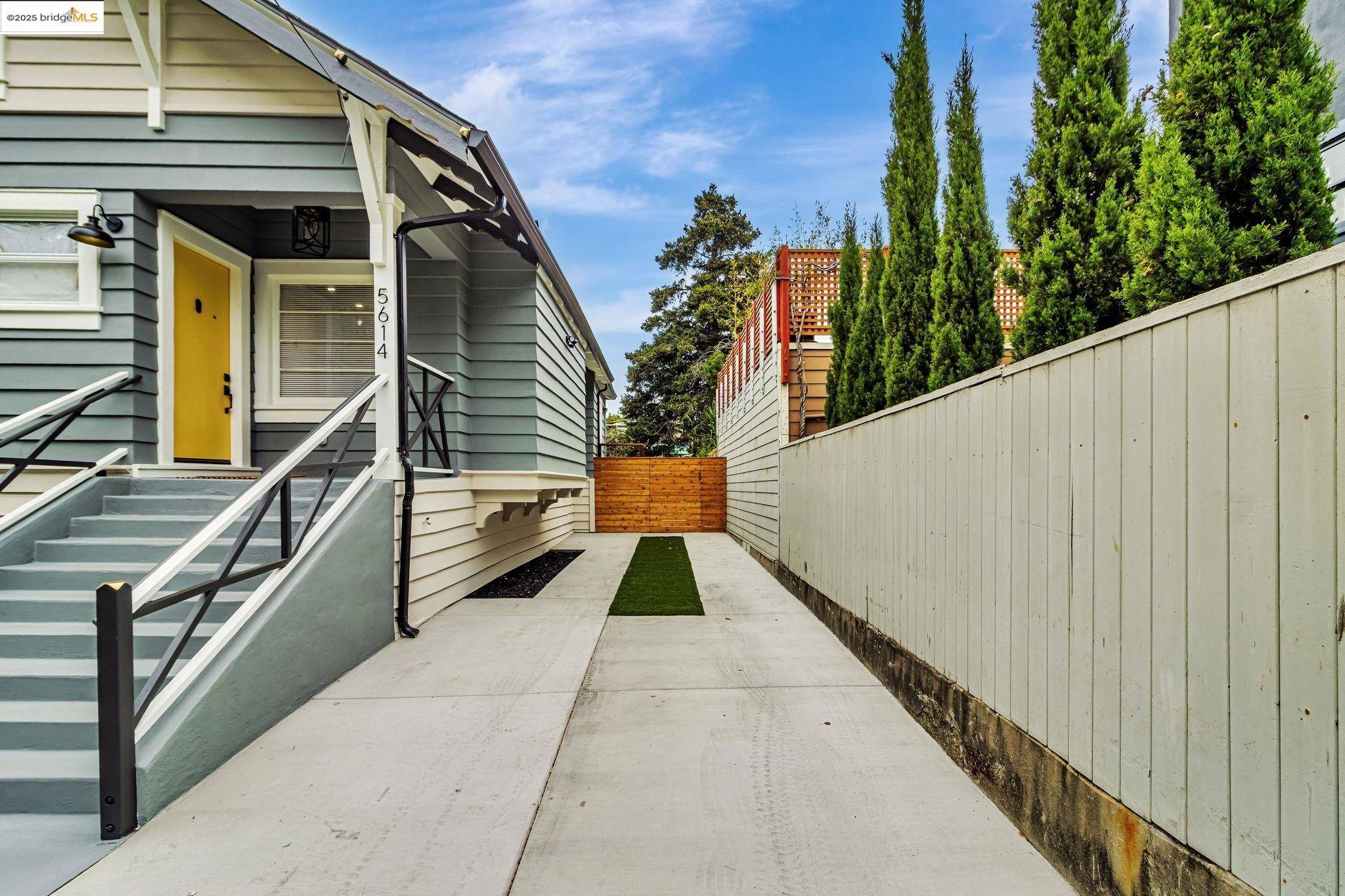 Oakland, CA 94609,5614 Dover St