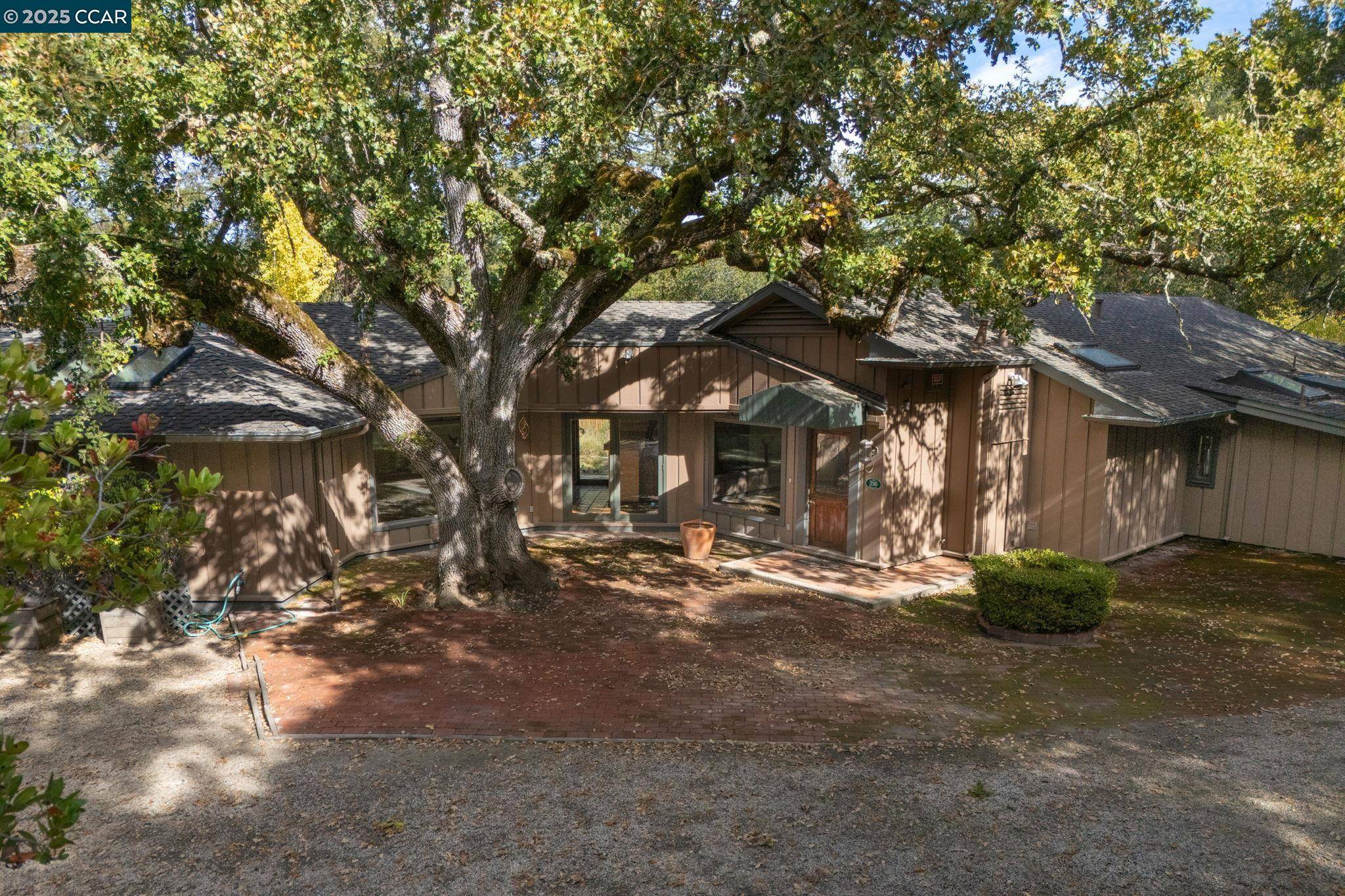 Orinda, CA 94563,230 Moraga Way